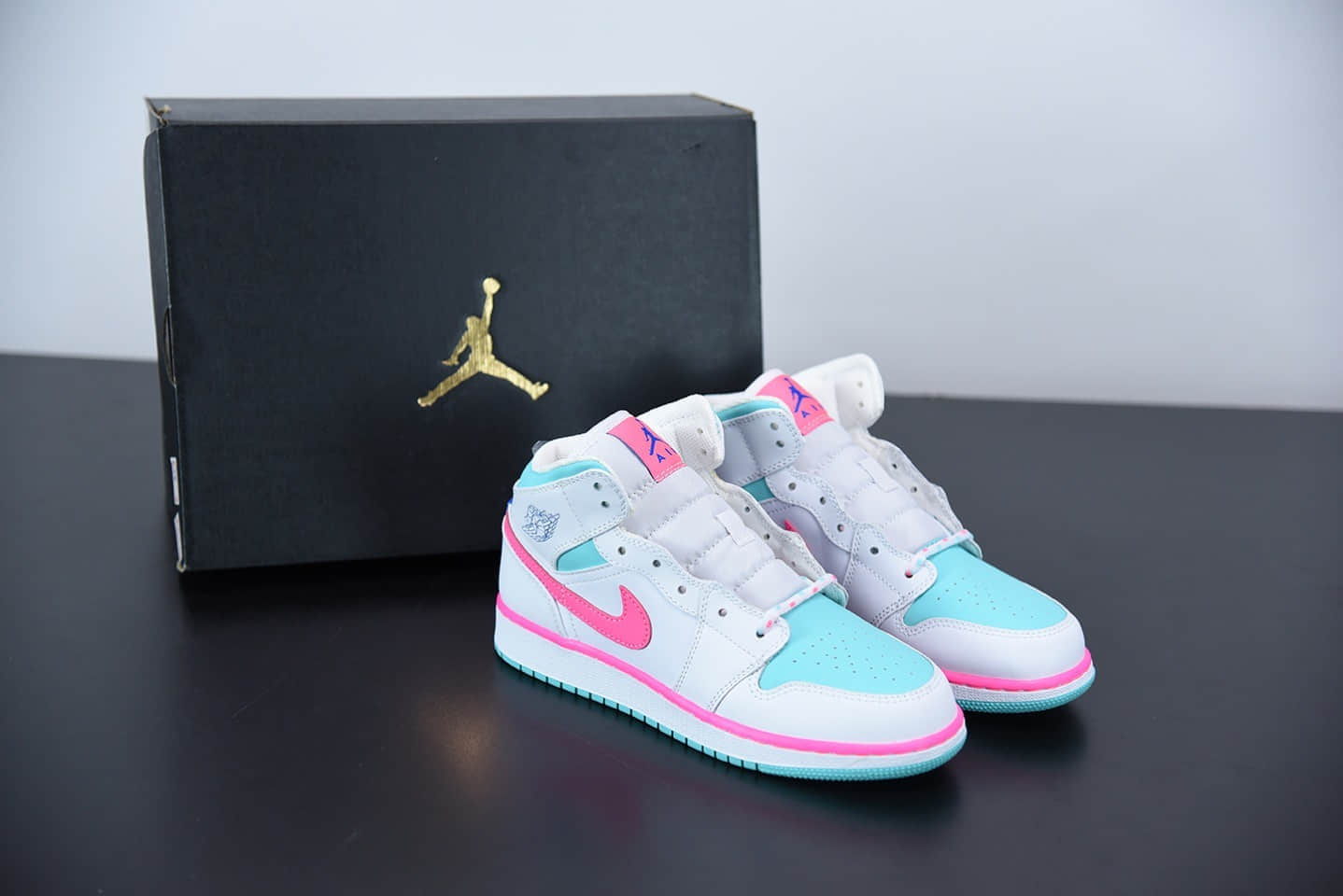 乔丹Air Jordan 1 Mid GS “Digital Pink” 南海岸水月粉女子中帮休闲鞋纯原版本 货号:555112-102