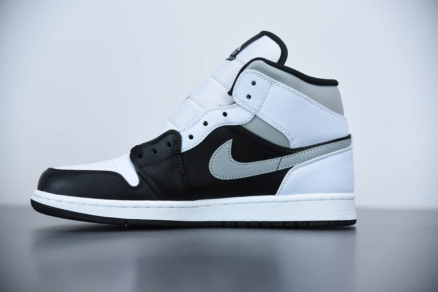 乔丹Air Jordan 1 Mid “White Shadow中帮黑白灰影子板鞋纯原版本 货号：554724-073