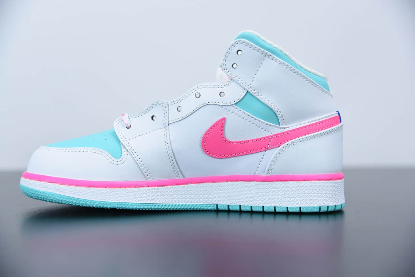 乔丹Air Jordan 1 Mid GS “Digital Pink” 南海岸水月粉女子中帮休闲鞋纯原版本 货号:555112-102