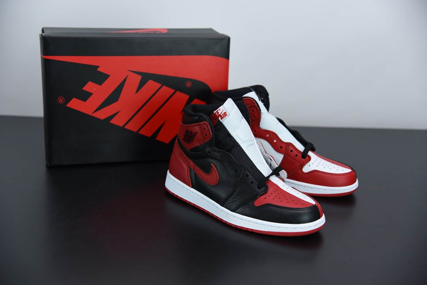 乔丹Air Jordan 1 “Homage To Home” 阴阳黑红鸳鸯小丑高帮板鞋纯原版本 货号：861428-061