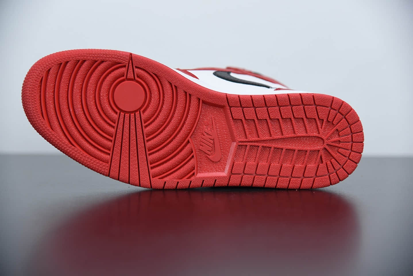 乔丹Air Jordan 1 “Homage To Home” 阴阳黑红鸳鸯小丑高帮板鞋纯原版本 货号：861428-061