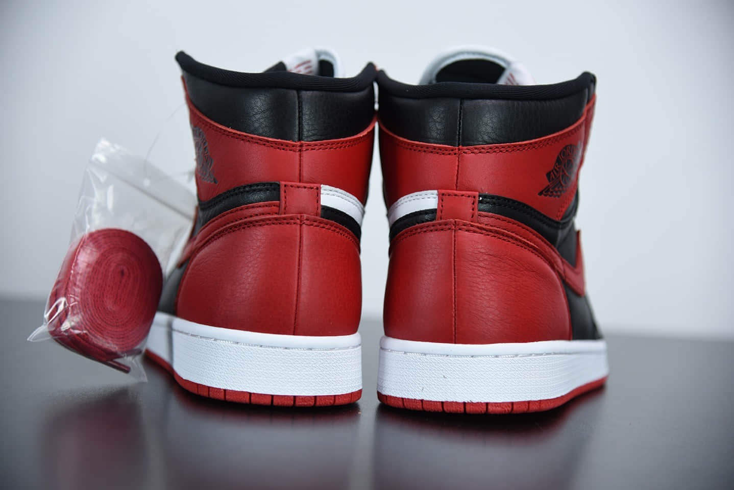 乔丹Air Jordan 1 “Homage To Home” 阴阳黑红鸳鸯小丑高帮板鞋纯原版本 货号：861428-061