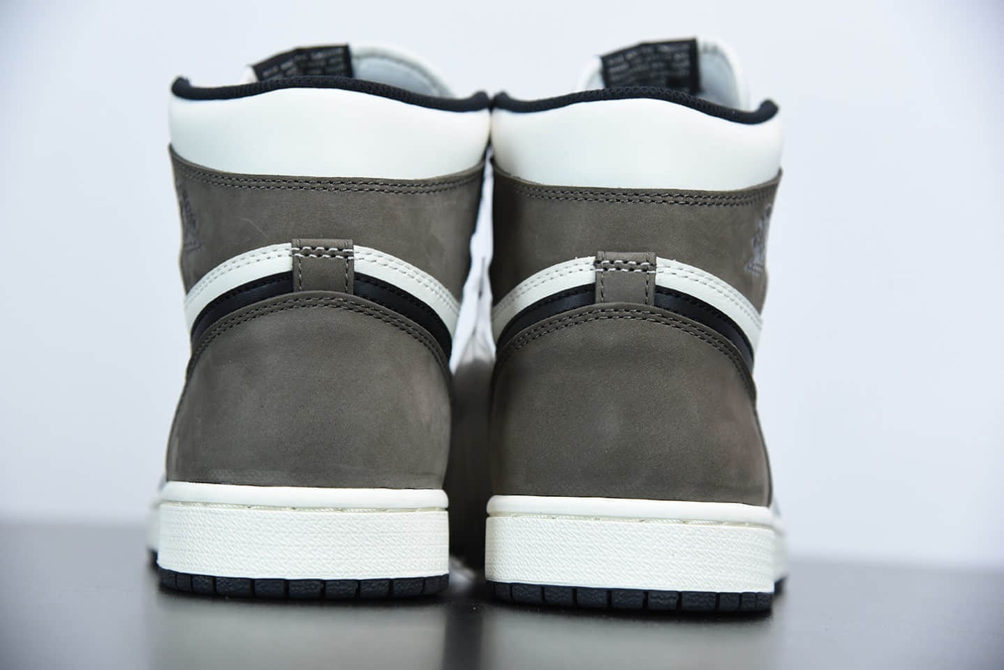 乔丹Air Jordan 1 High OG“Dark Mocha小倒钩黑摩卡高帮篮球鞋纯原版本 货号：555088-105