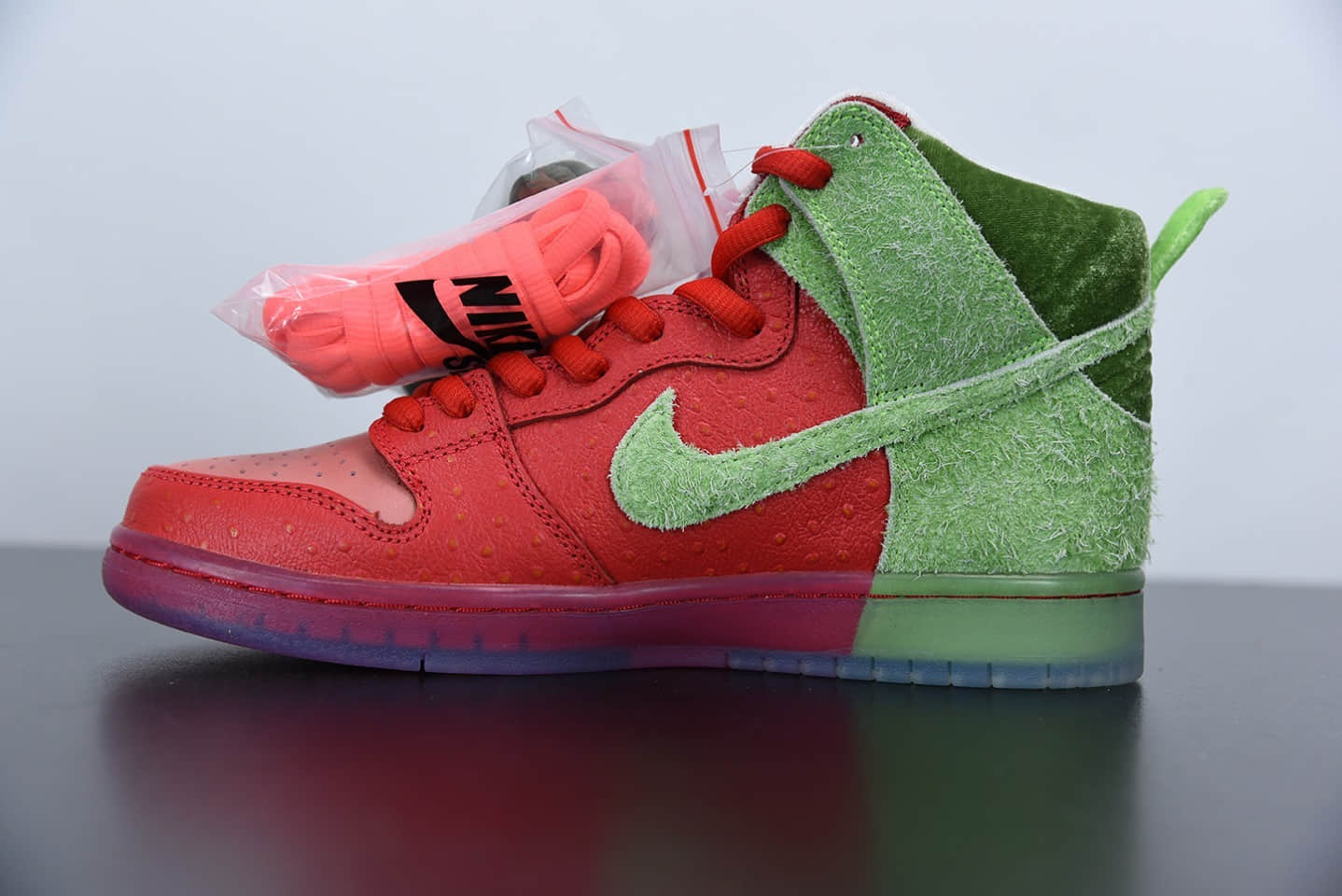 耐克Nike SB Dunk high“strawberry cough”咳嗽草莓高帮休闲板鞋纯原版本 货号:CW7093-600