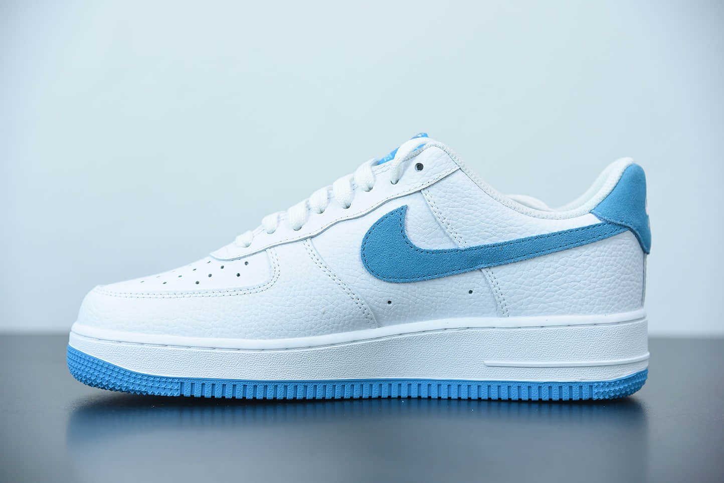 耐克The Space Jam x Nike Air Force 1 '07 LowHare白蓝兔八哥与劳拉兔空军一号经典低帮百搭休闲运动板鞋纯原版本 货号:DJ7998-100
