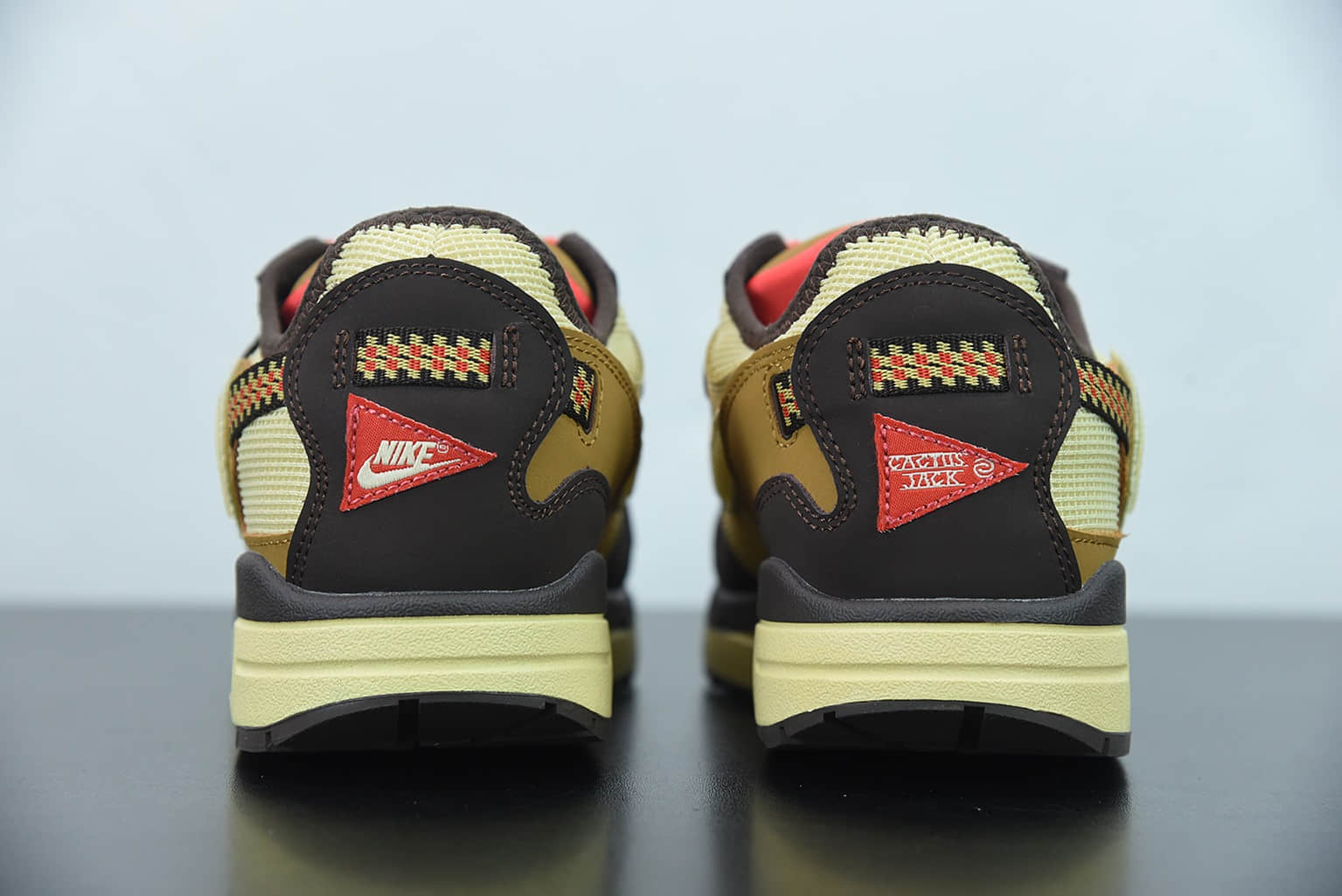 耐克 NikeTravis Scott x Nk Air Max 1Cactus Jack改版款低帮复古百搭“深棕麦黄米倒钩低帮复古百搭休闲运动慢跑鞋纯原版本 货号:DO9392-200