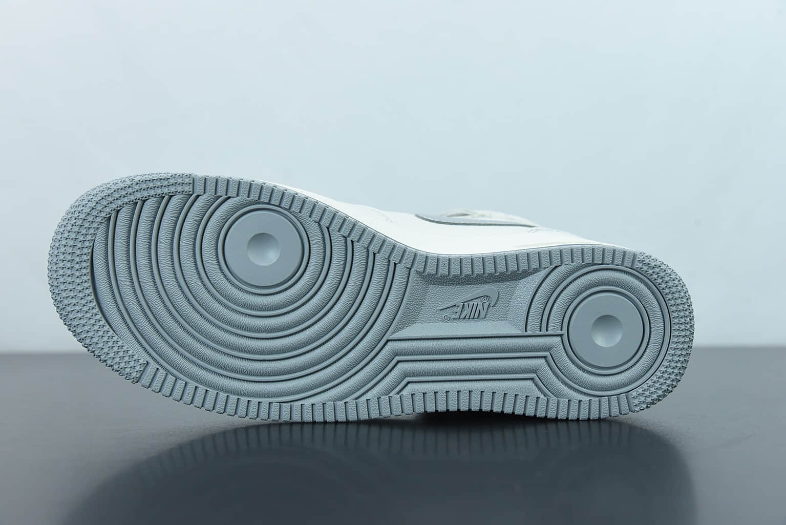 耐克 Nike Undefeated x NK Air Force 1 Mid夜魔侠空军一号中帮休闲板鞋纯原版本 货号：AO6617-306