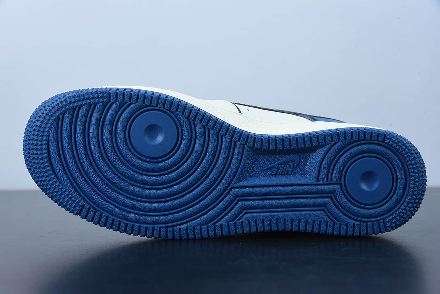 耐克 Nike Air Force 1'07 Low 情人节爱心米蓝炫彩“夜魔侠”空军一号低帮运动休闲板鞋纯原版本 货号: AL2236-300