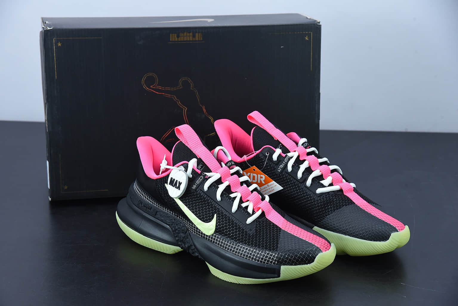 詹姆斯 LeBron Ambassador XIII Empire Jade 詹姆斯使节13夜光黑粉低帮实战篮球鞋纯原版本 货号：CQ9329-001