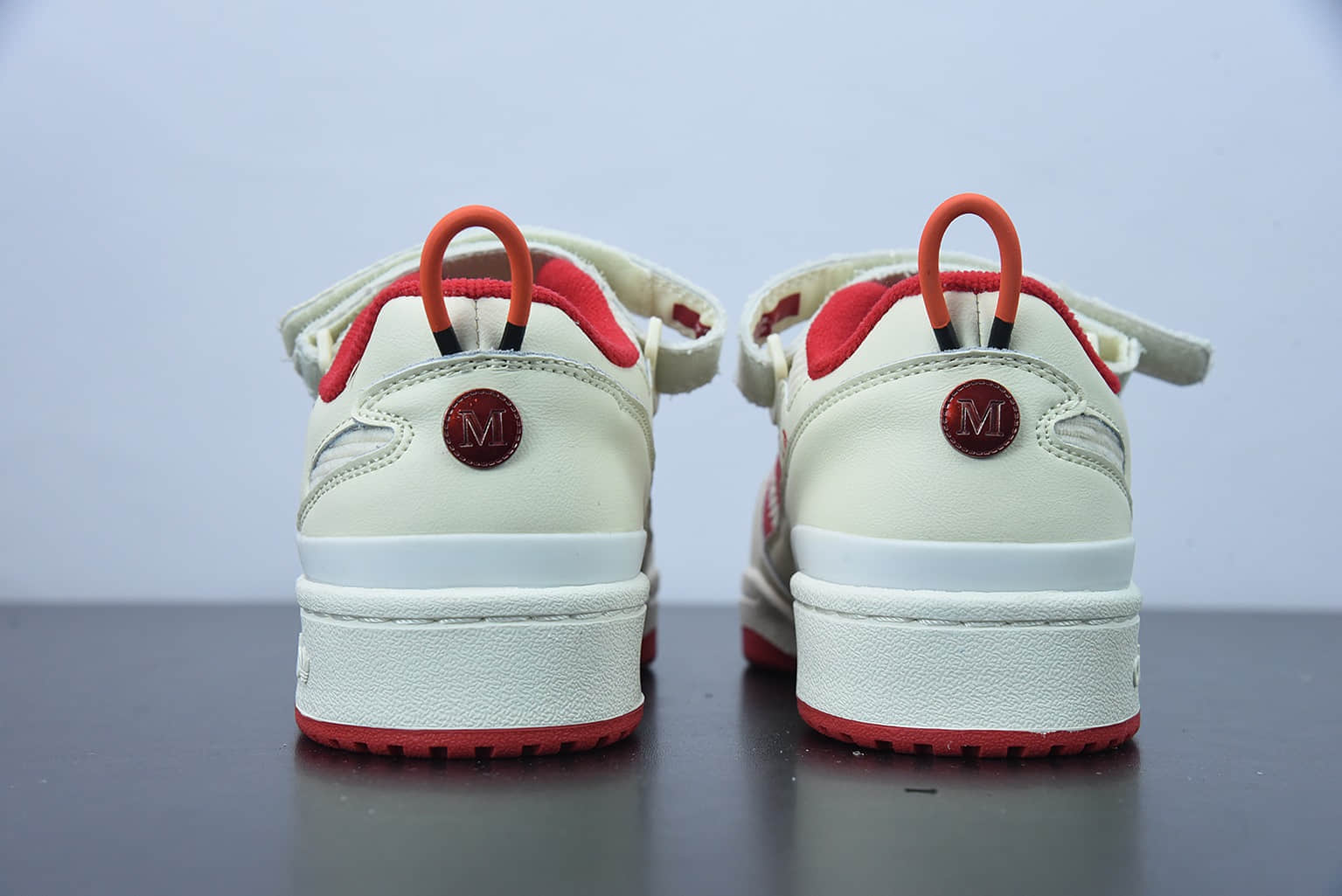 阿迪达斯Adidas Home Alone x adidas Forum Low 小鬼当家联名奶白红低帮休闲板鞋纯原版本 货号：GZ4378