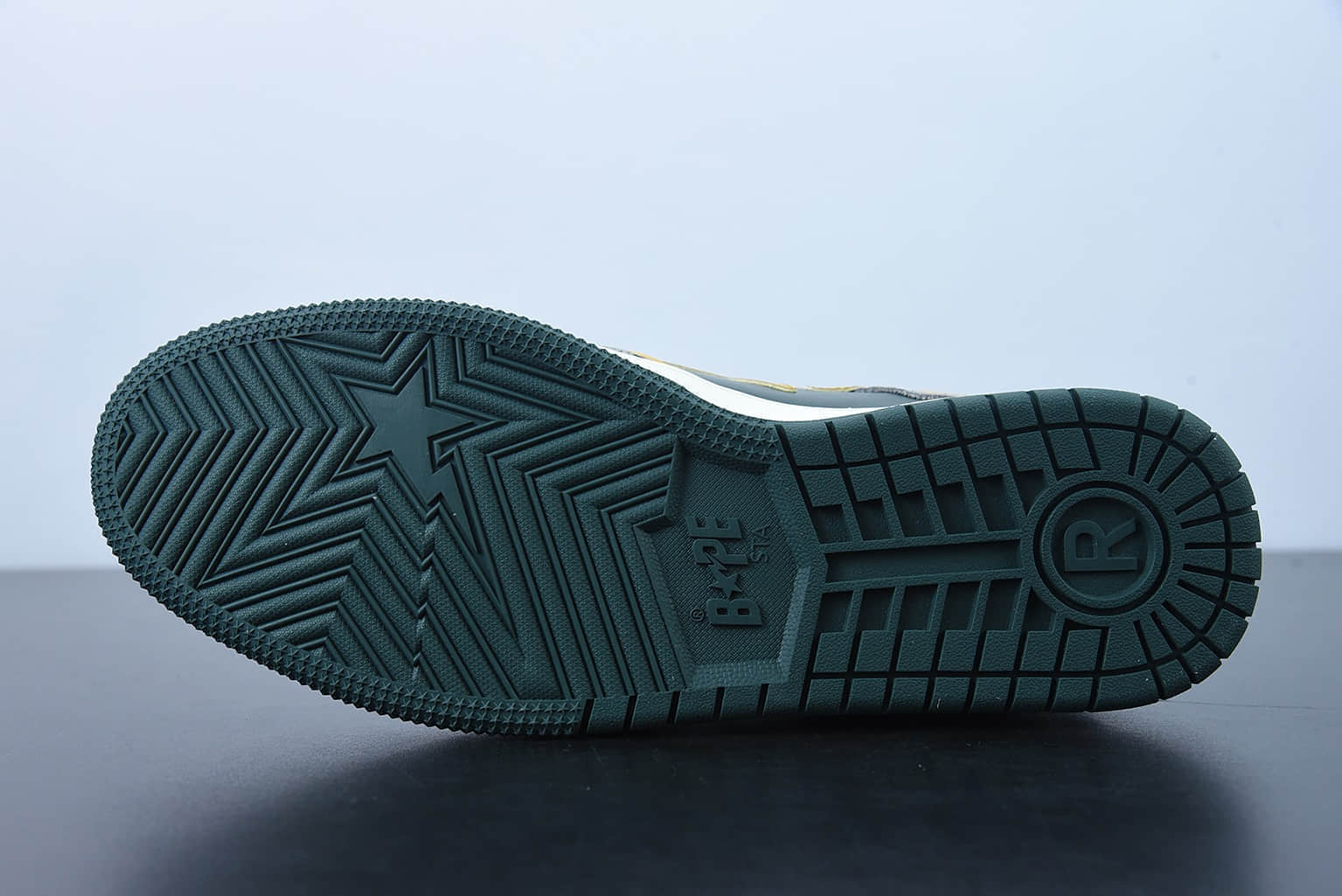 Human Made Bape Sta Sk8 To Nigo 潮流教父Nigo品牌灰黄色猿人头经典滑板百搭休闲运动板鞋纯原版本 货号：1G801009I