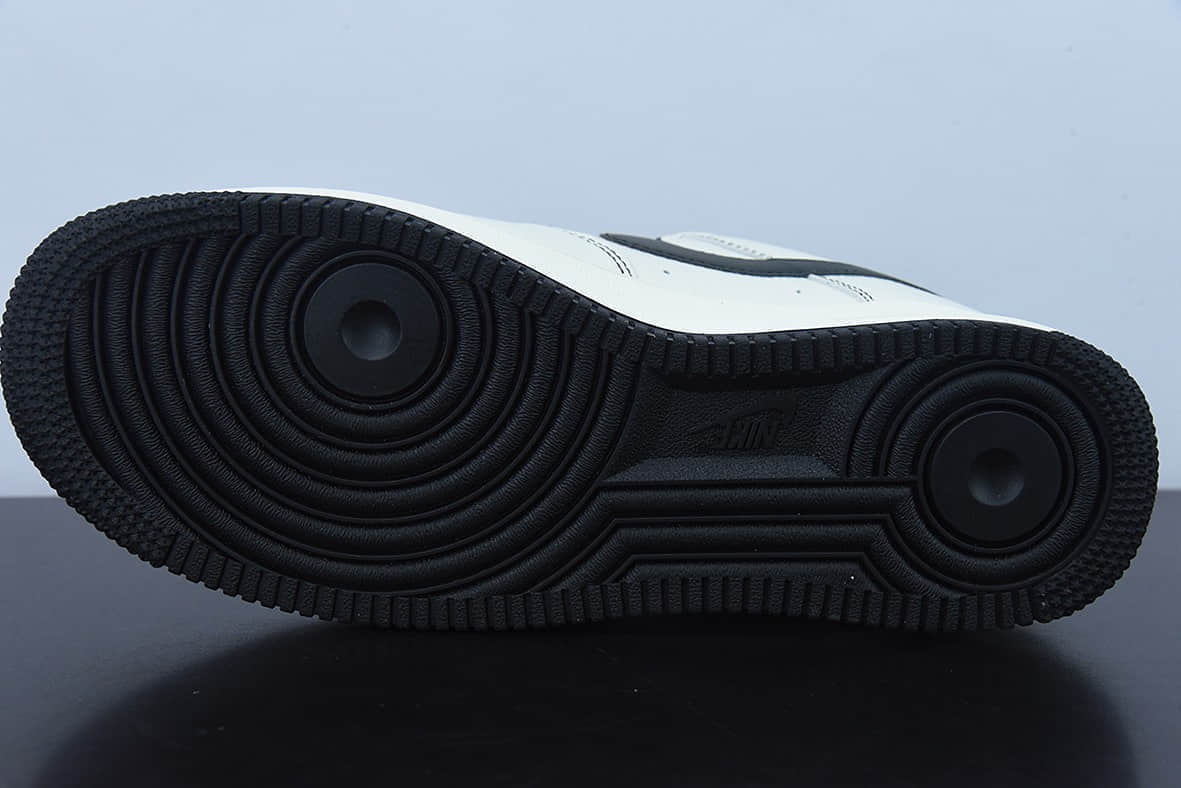 耐克Nike Air Force 1'07 LowMilk WhitePurple皮革米白反光镭射车线空军一号低帮休闲板鞋纯原版本 货号：312588-121