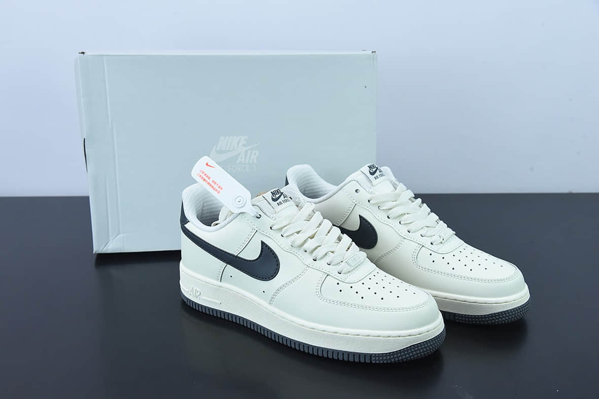 耐克Nike Air Force 1 米白深灰空军一号低帮运动休闲板鞋纯原版本 货号：CT7875-990