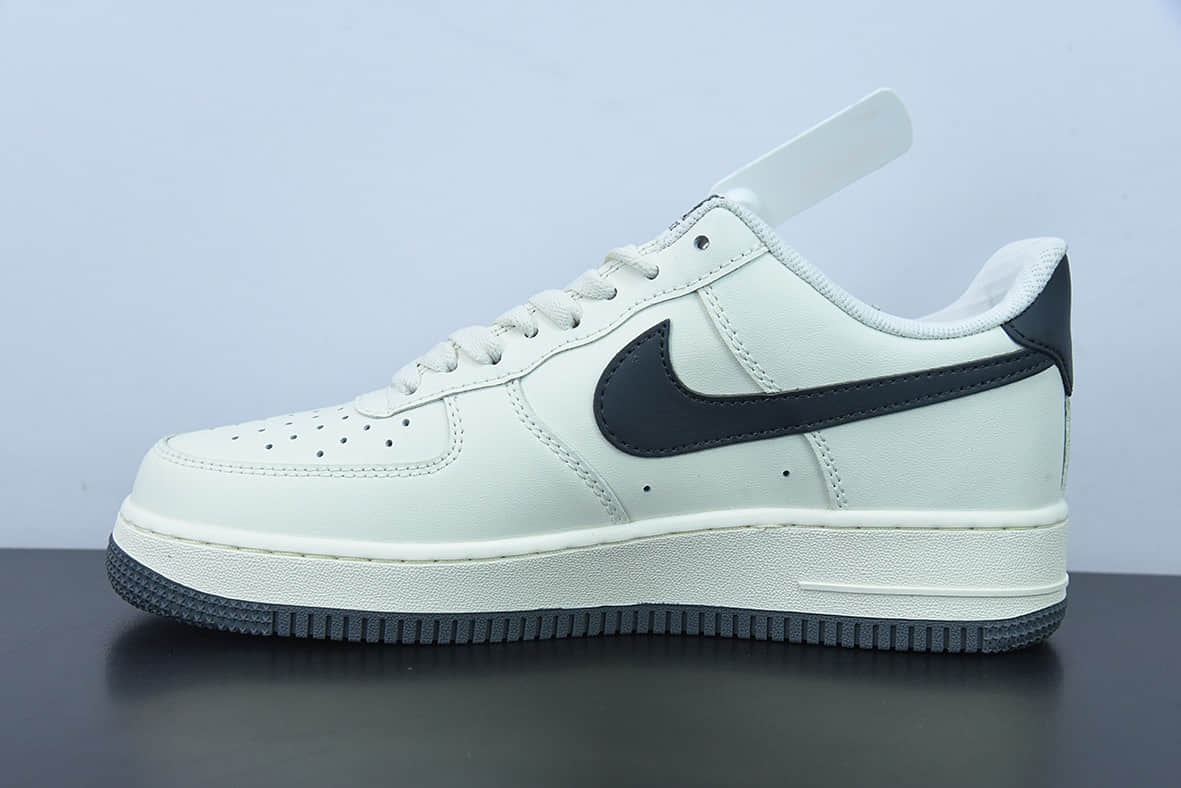 耐克Nike Air Force 1 米白深灰空军一号低帮运动休闲板鞋纯原版本 货号：CT7875-990