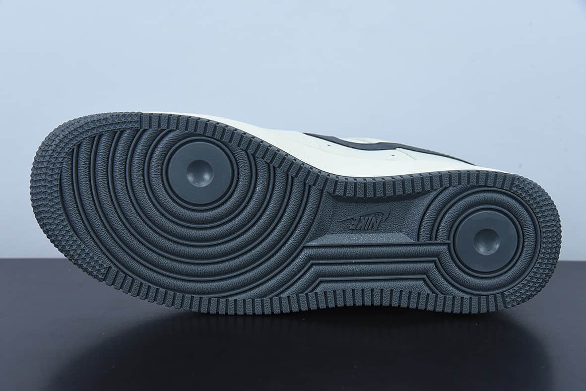 耐克Nike Air Force 1 米白深灰空军一号低帮运动休闲板鞋纯原版本 货号：CT7875-990