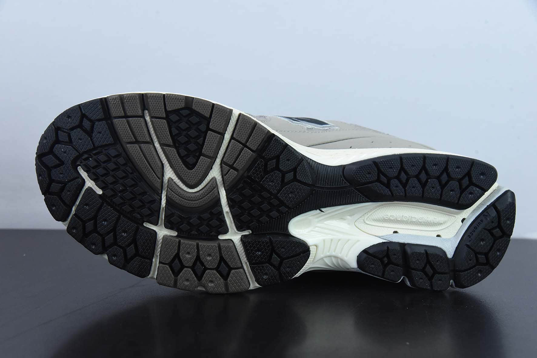 新百伦New Balance 2002R系列磨砂灰蓝复古休闲跑步鞋纯原版本 货号：M2002RAW