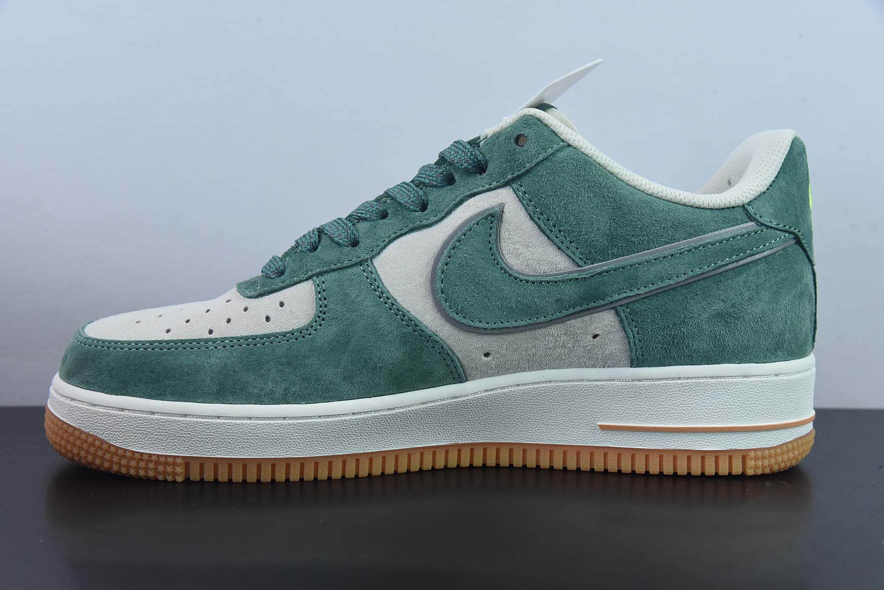 耐克Nike AKIRA×Nike Air Force 1 Low ’07 大友克洋联名灰绿麂皮满天星配色空军一号低帮休闲板鞋纯原版本 货号：CV0820-405