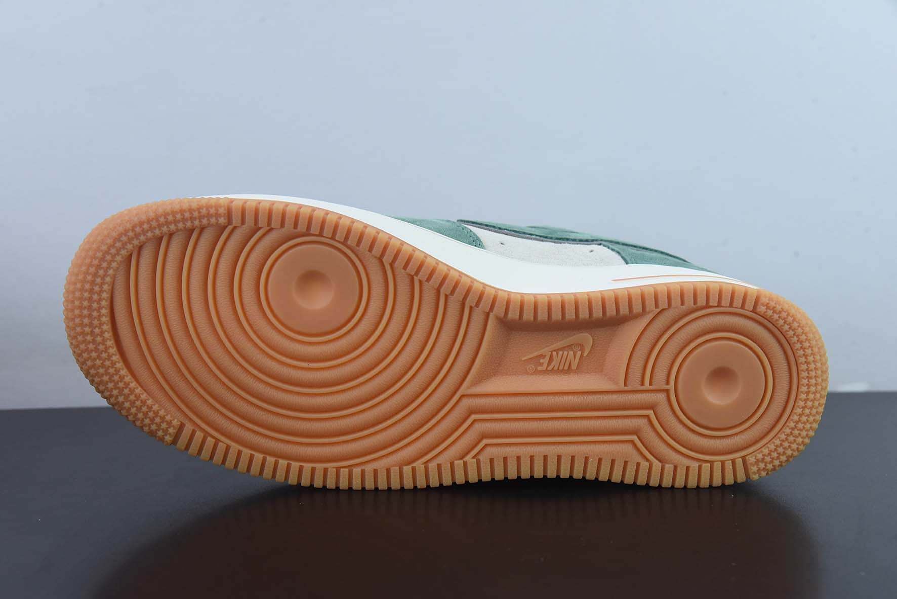 耐克Nike AKIRA×Nike Air Force 1 Low ’07 大友克洋联名灰绿麂皮满天星配色空军一号低帮休闲板鞋纯原版本 货号：CV0820-405