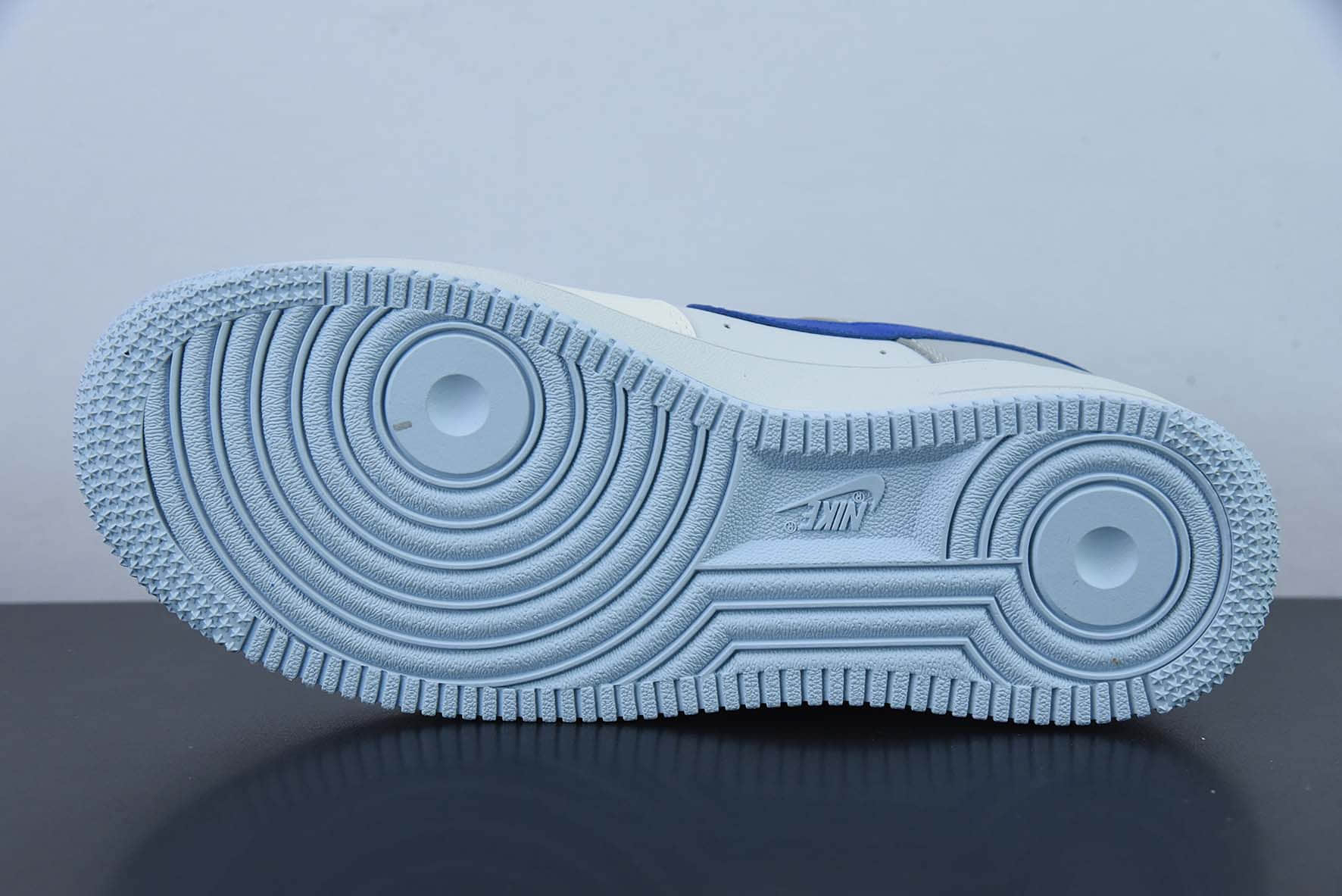 耐克Nike Air Force 1'07 Lowlvory Hyper Royal皮革米白蓝空军一号低帮休闲板鞋纯原版本 货号：FB1844-222