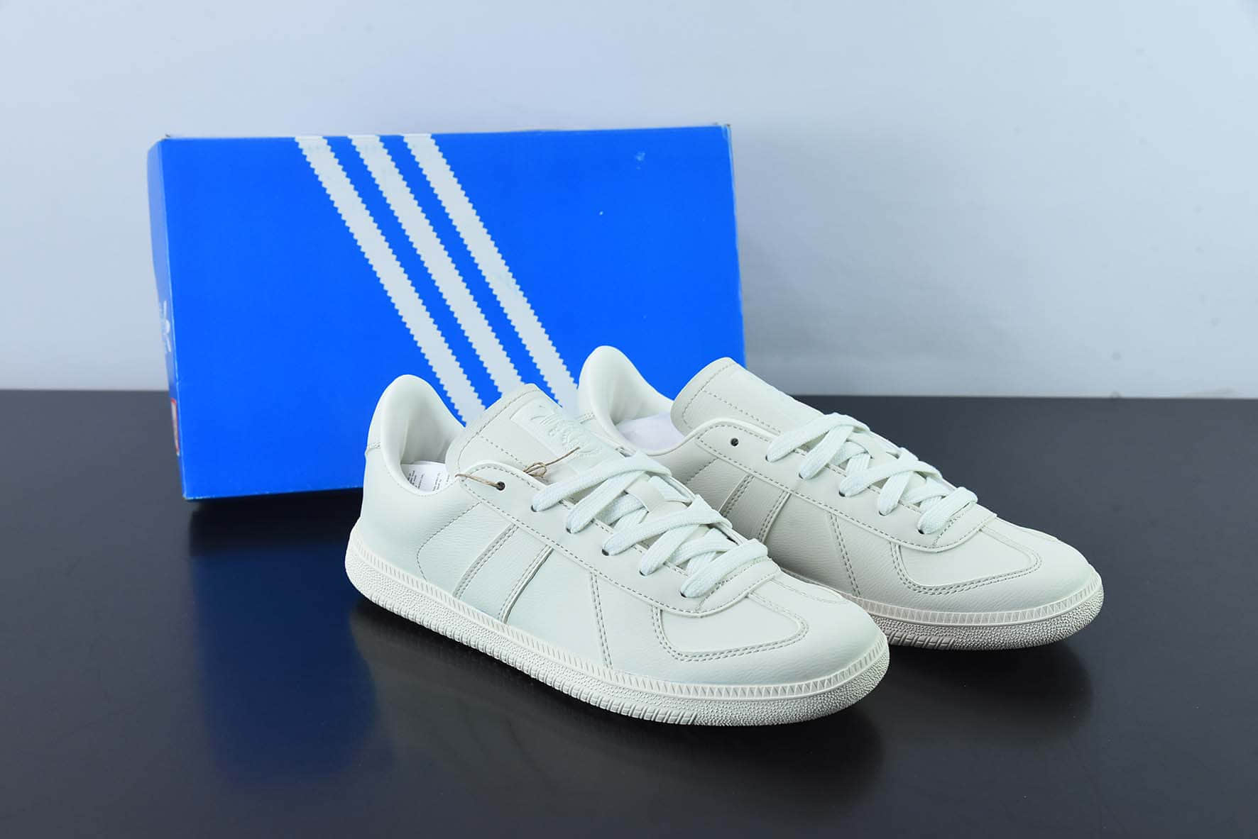 阿迪达斯Adidas Originals BW Army 德训系列皮革米白绅士军用训练风百搭休闲运动板鞋纯原版本 货号：HP5516
