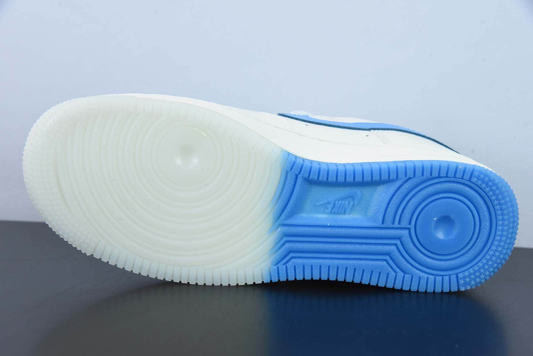 耐克NIke Air Force 1 '07 Low世界杯联名阿根廷—球王梅西空军一号低帮运动休闲板鞋纯原版本 货号：DR9868-800