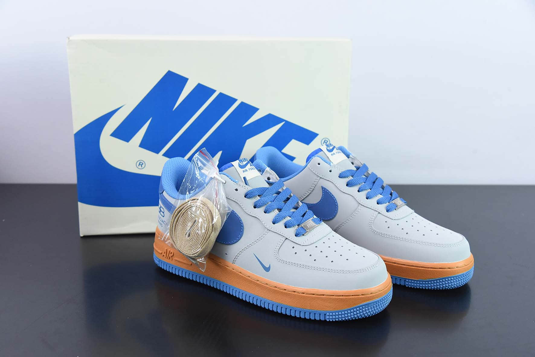 耐克Nike BALENCIAGA x Nike Air Force 1’07 LowGreyBlue巴黎世家联名款深灰宝蓝小钩空军一号经典低帮百搭休闲运动板鞋纯原版本 货号：315122-012