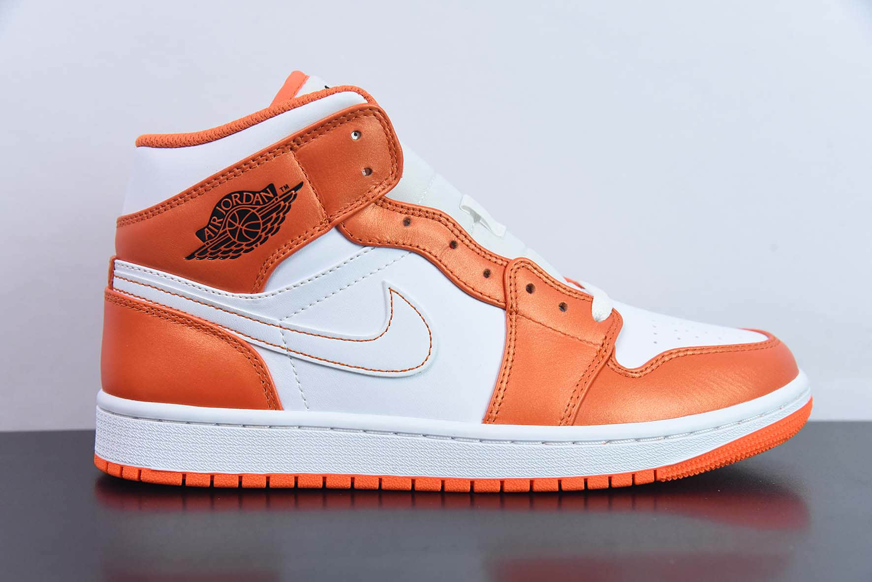 乔丹Air Jordan 1 Mid SE AJ1 白橙小扣碎中帮篮球鞋纯原版本 货号：DM3531-800