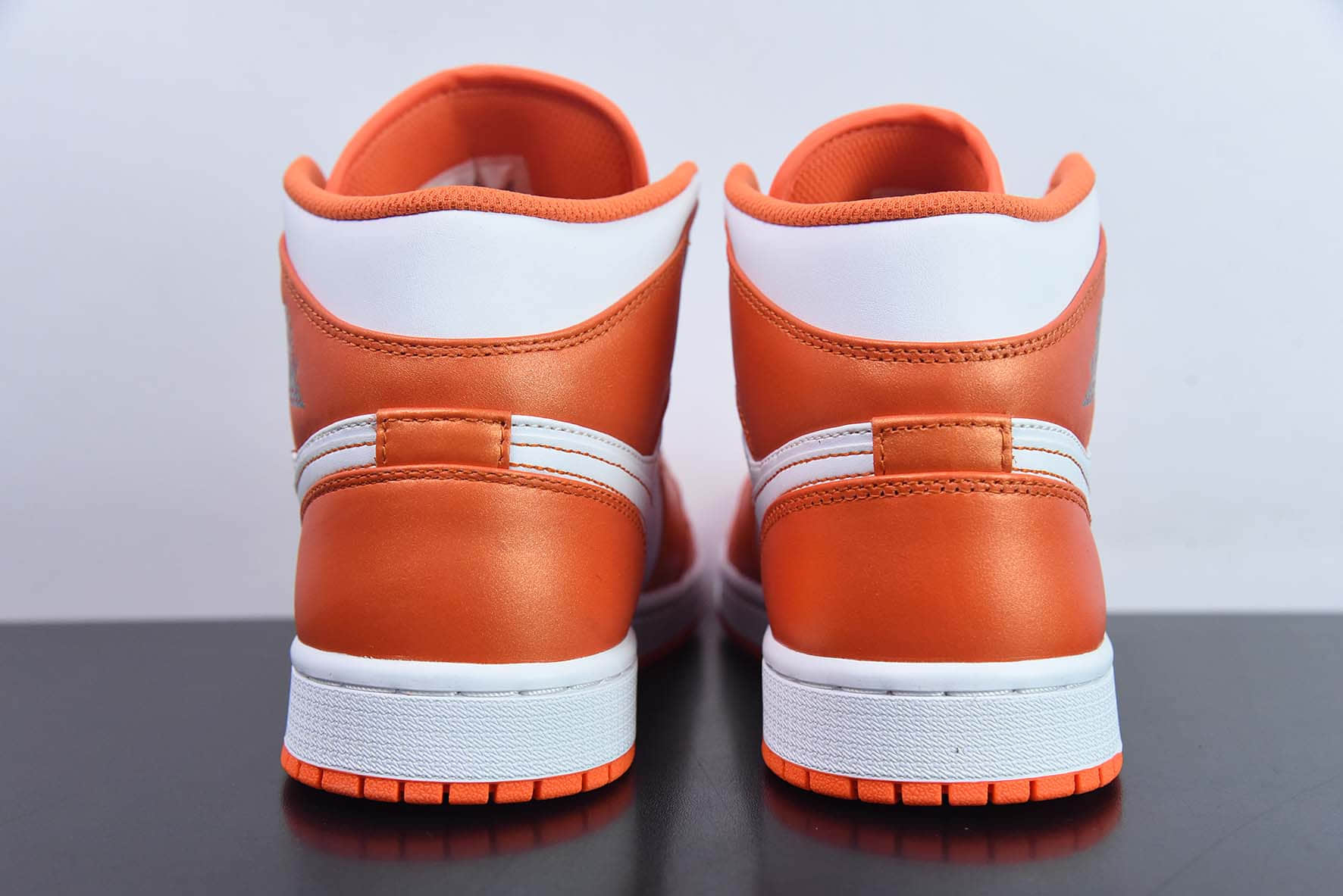 乔丹Air Jordan 1 Mid SE AJ1 白橙小扣碎中帮篮球鞋纯原版本 货号：DM3531-800