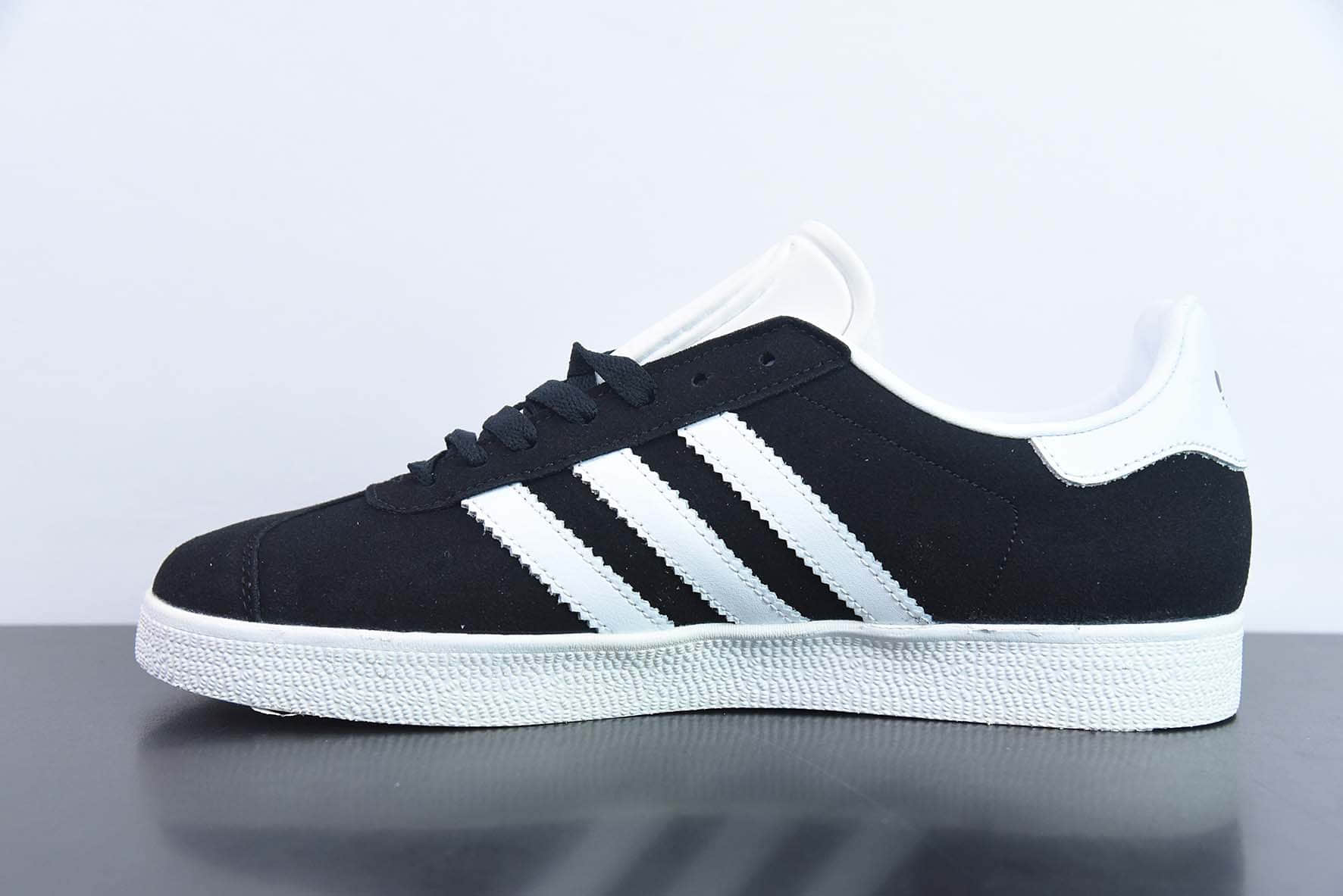 阿迪达斯Adidas Originals GazelleEsquisite Gucci羚羊系列黑白低帮复古百搭休闲运动板鞋纯原版本 货号：BB5476