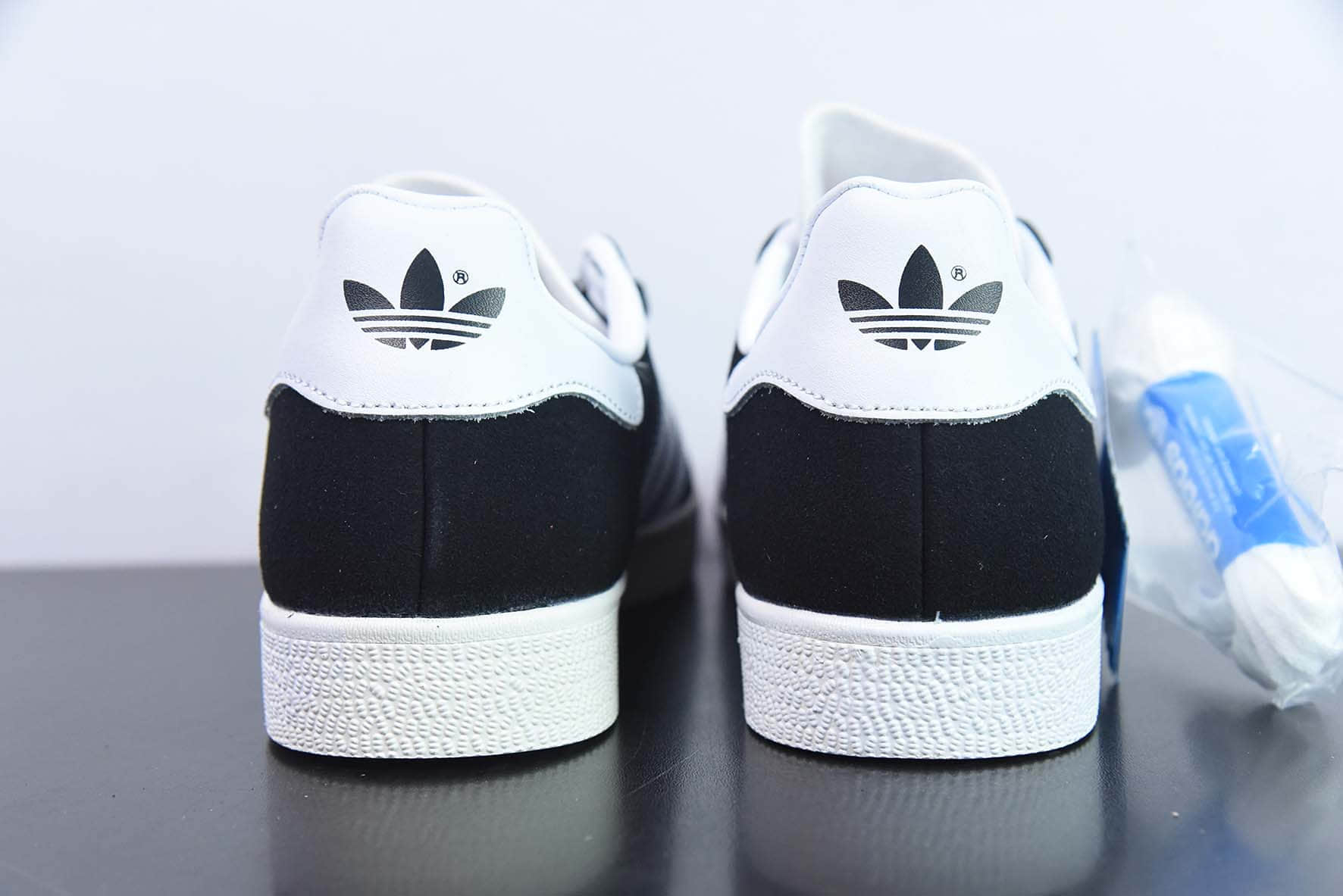 阿迪达斯Adidas Originals GazelleEsquisite Gucci羚羊系列黑白低帮复古百搭休闲运动板鞋纯原版本 货号：BB5476