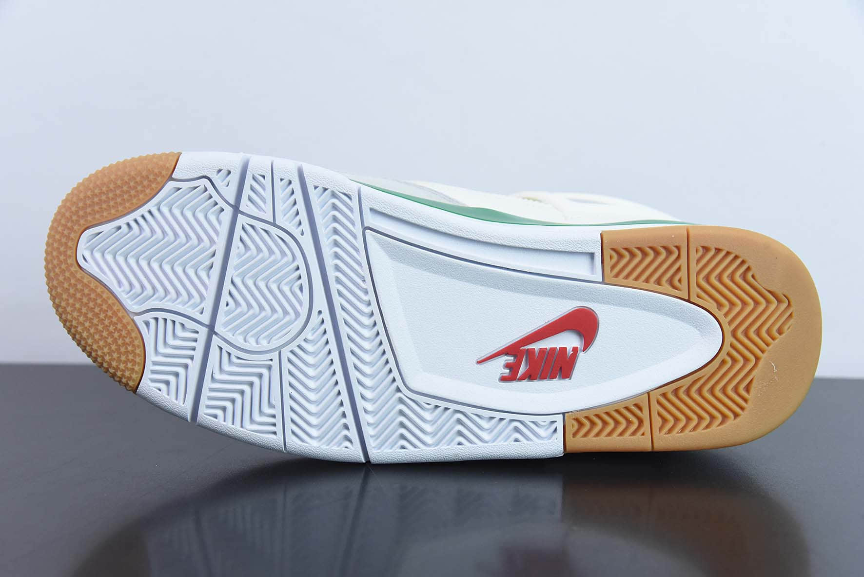 乔丹Air Jordan Nike SB x Air Jordan 4 AJ4 Pine Green白绿绿松石SB联名男子文化篮球鞋纯原版本 货号:DR5415-103