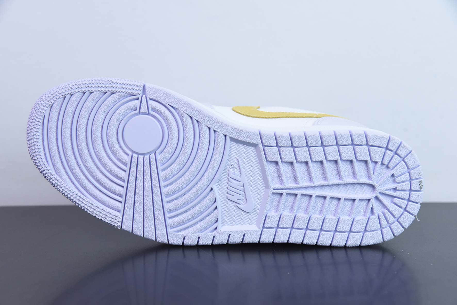 乔丹Air Jordan AJ1 Low白紫芋泥低帮篮球鞋纯原版本 货号：DC0774-501 