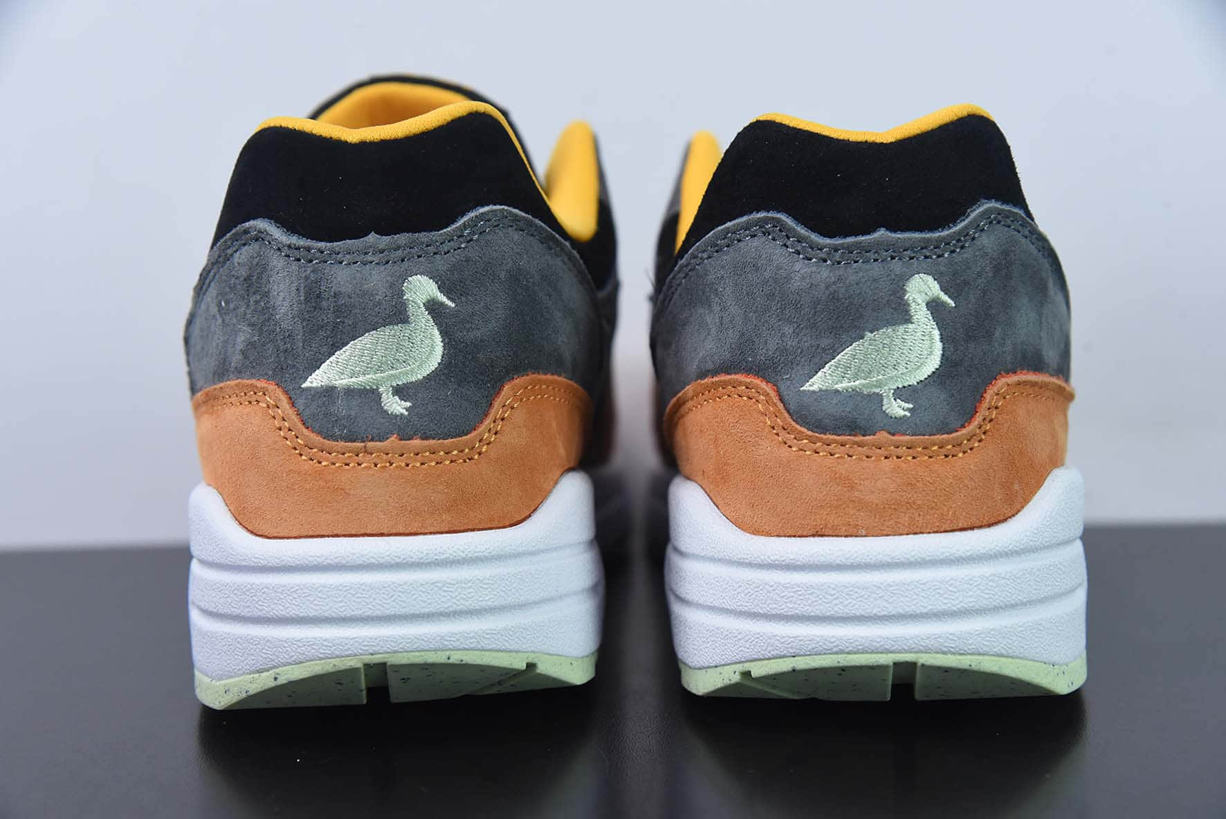 耐克Nike Air Max 1 Ugly Duckling Honey Dew 丑小鸭黑棕色气垫低帮跑步鞋纯原版本 货号:DZ0482-001