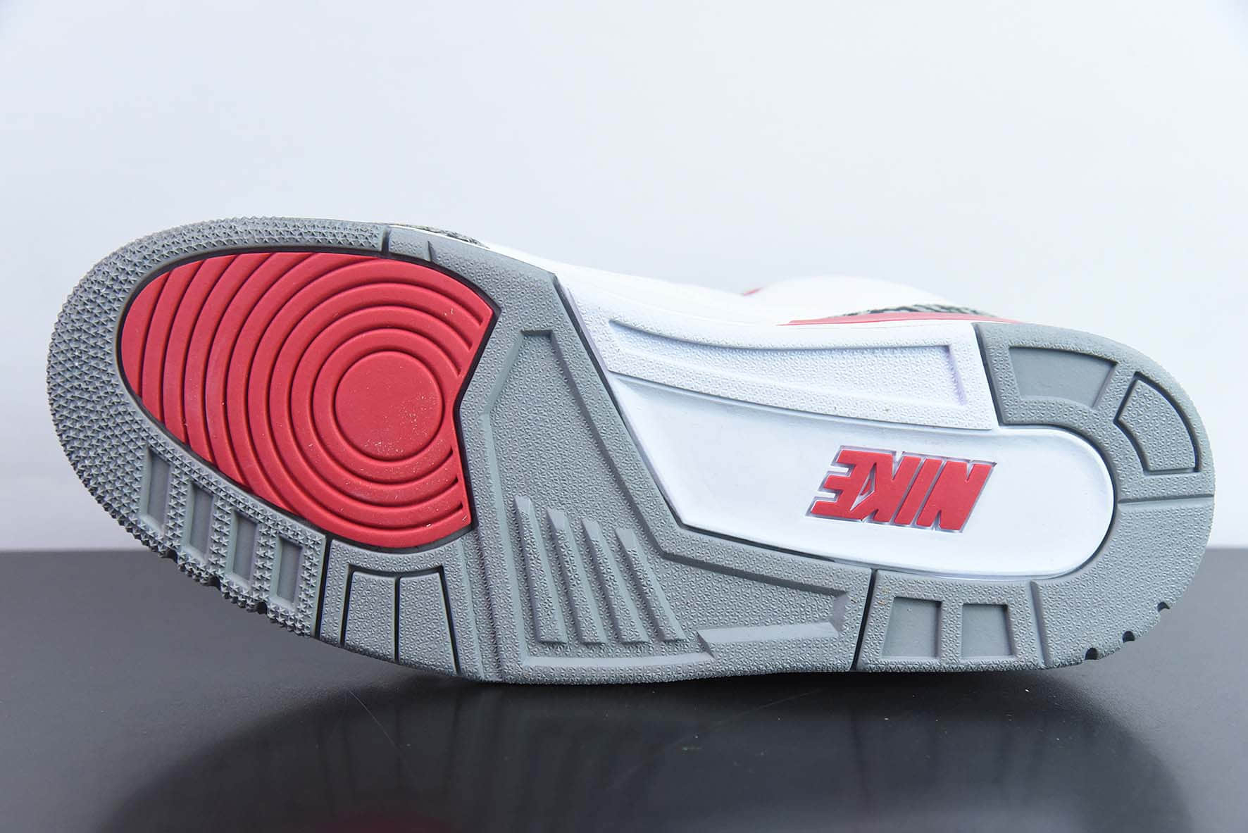 乔丹Air Jordan AJ3 白红爆裂纹男子文化篮球鞋纯原版本 货号:DA3707-160