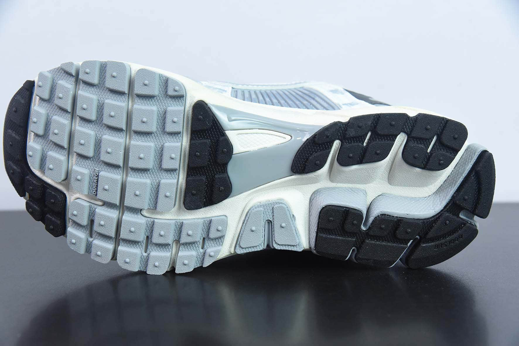 耐克Nike Nike Zoom Vomero 5 SPVast GreySail佛莫罗系列五代灰银休闲运动慢跑鞋纯原版本 货号：FD9919-001