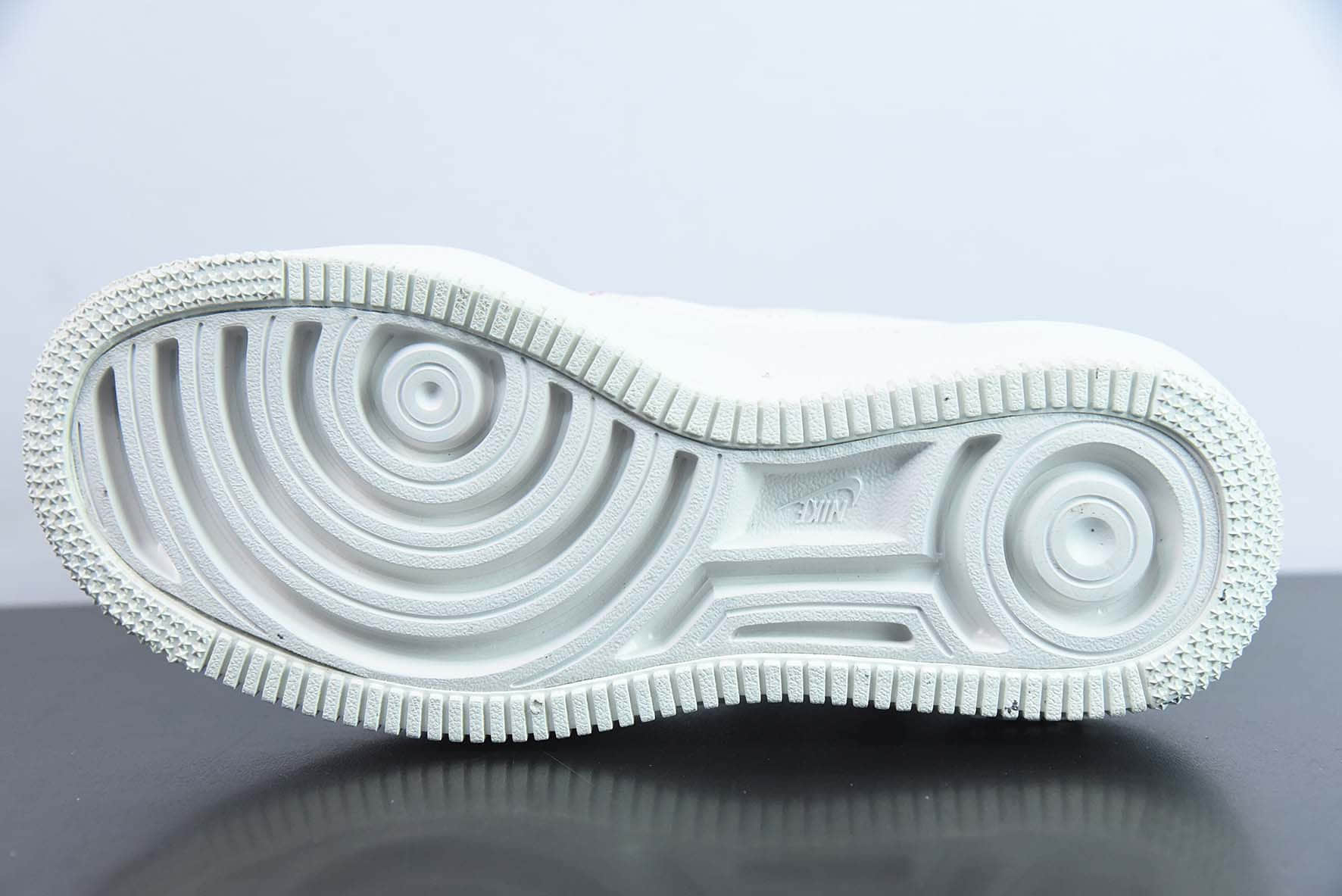 耐克Nike Air Force 1 PLT.AF.ORM Triple White 白粉红空军一号低帮休闲板鞋纯原版本 货号:DJ9946-105