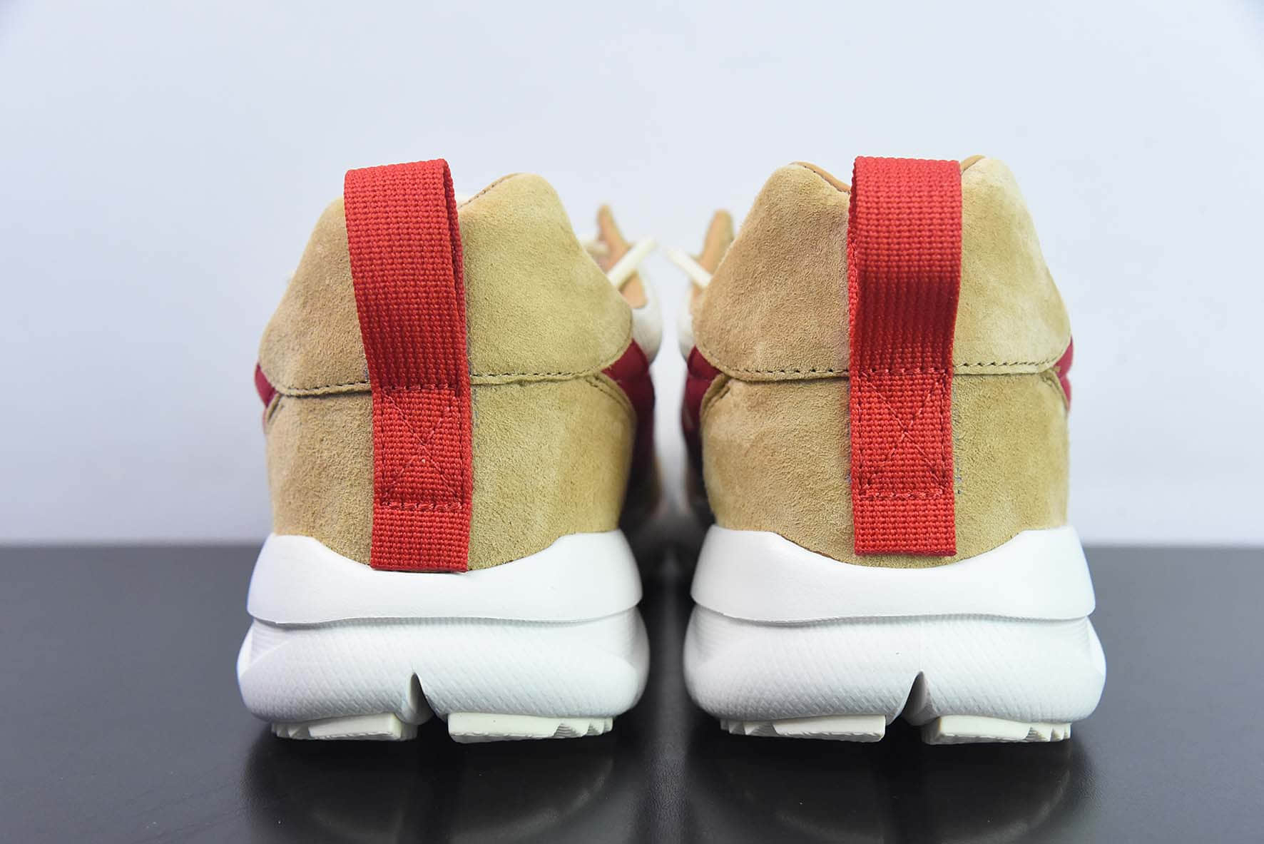 耐克Nike Tom Sachs x Nike Craft Mars Yard 2.0 宇航员2.0复古做旧黄红勾权志龙同款百搭休闲运动透气慢跑鞋纯原版本 货号：AA2261-100 