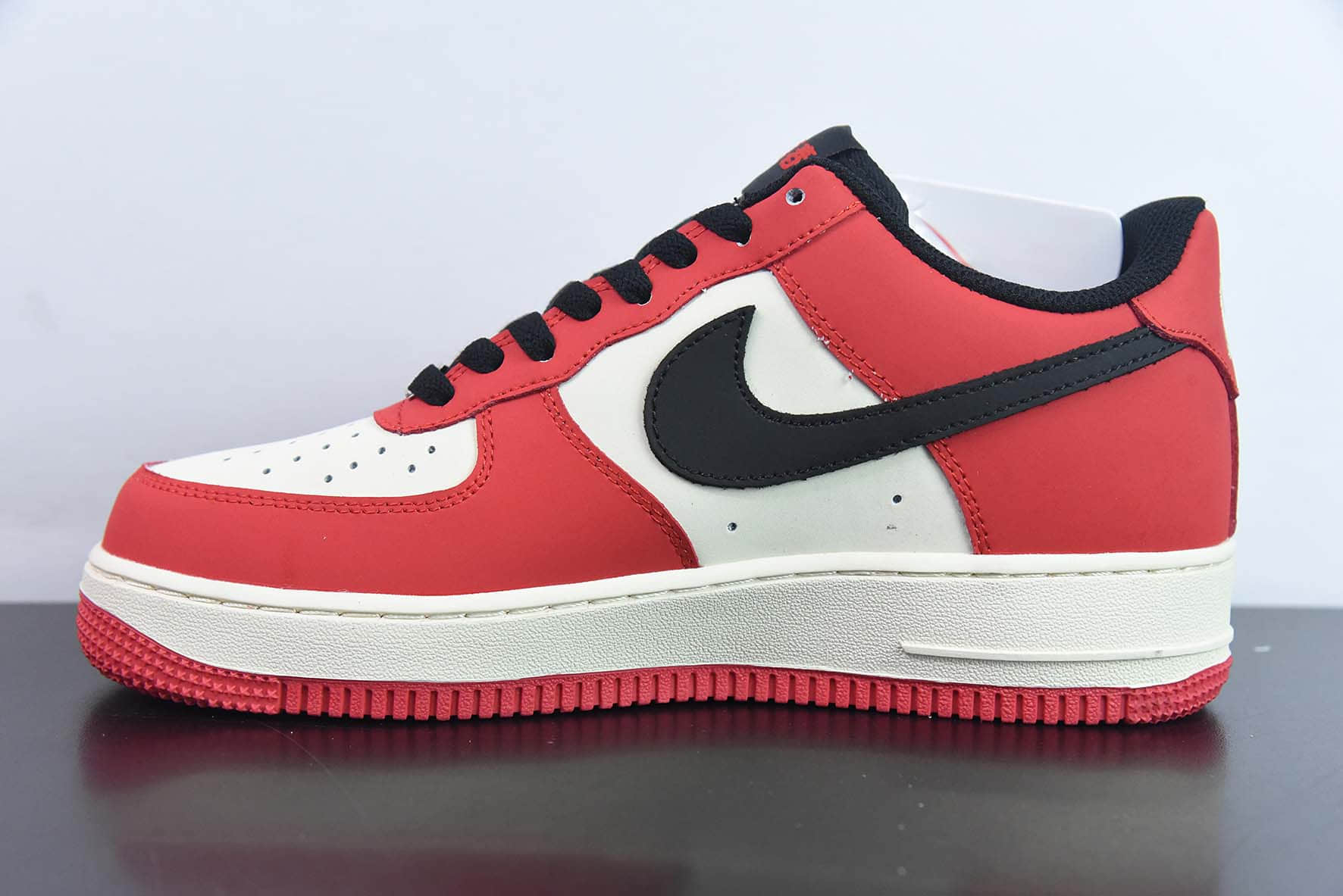 耐克Nike Air Force 1 '07 Low 灌篮高手联名黑白红小勾空军一号休闲板鞋纯原版本 货号:BS9055-718