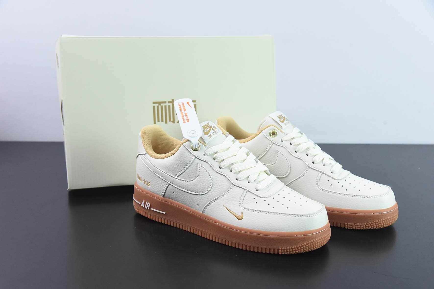 耐克Nike Air Force 1 Low NAI-KE白棕印花生胶空军一号低帮运动休闲板鞋纯原版本 货号：NK0621-988