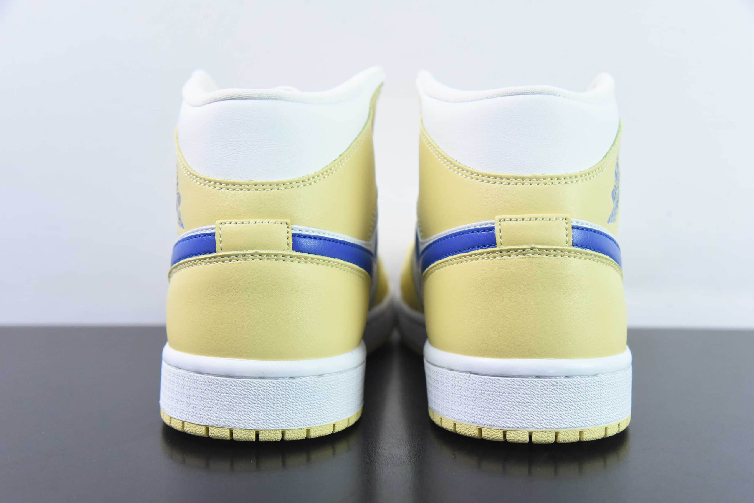 乔丹Air Jordan 1 Mid AJ1黄白蓝中帮运动篮球鞋纯原版本 货号：BQ6472-701