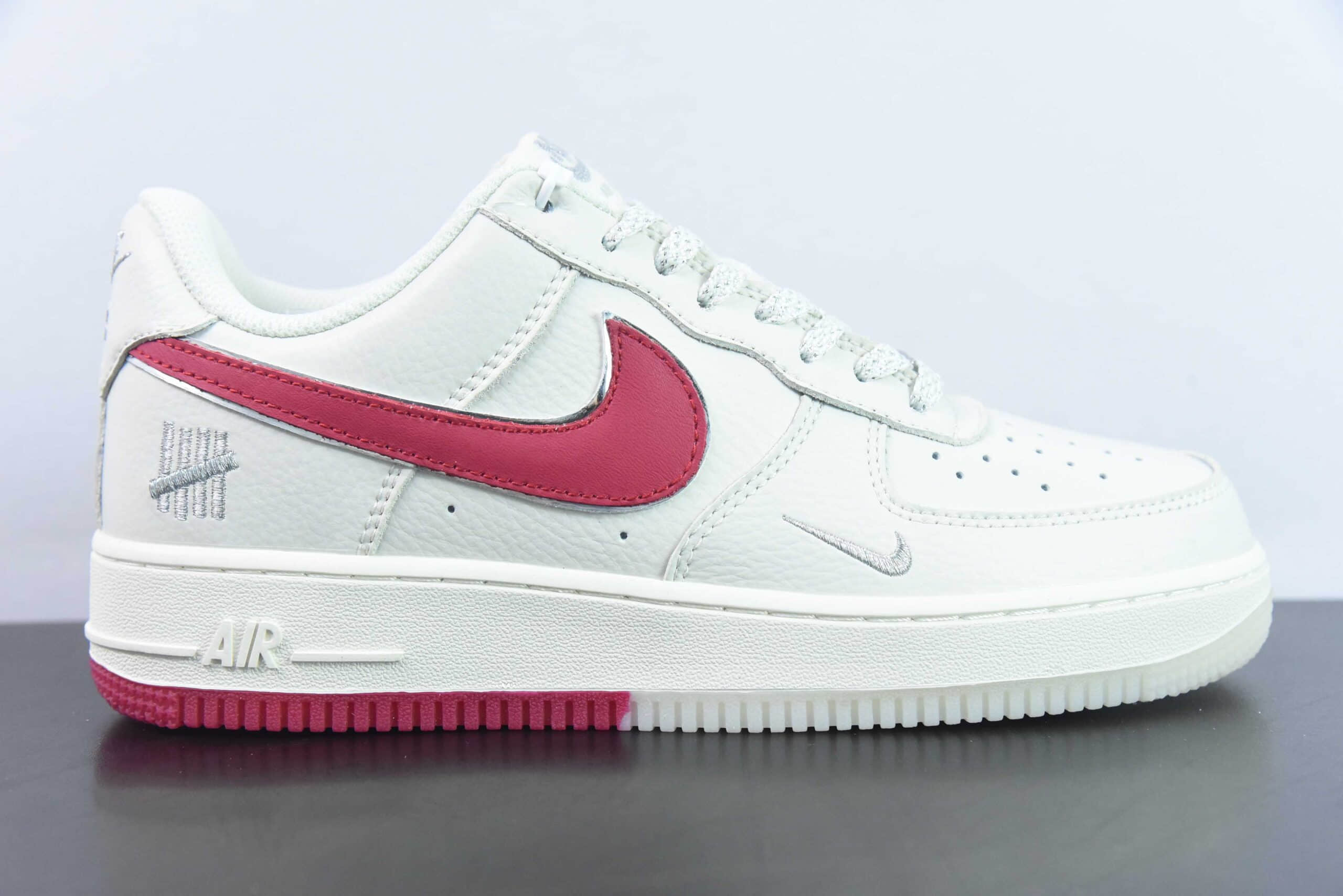耐克Nike Air Force 107 UN联名白红刺绣小勾空军一号低帮休闲板鞋纯原版本 货号:BS9055-732