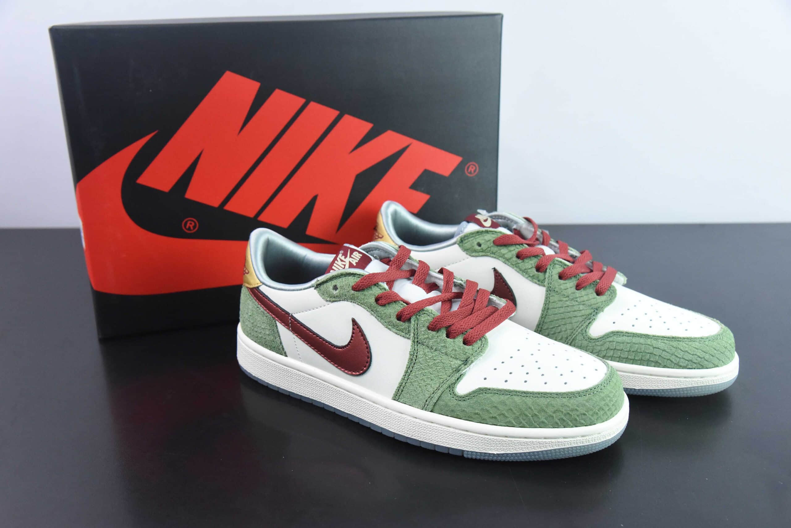 乔丹Air Jordan 1 Low 龙年限定低帮经典复古文化休闲运动篮球鞋纯原版本 货号：FN3727-100 