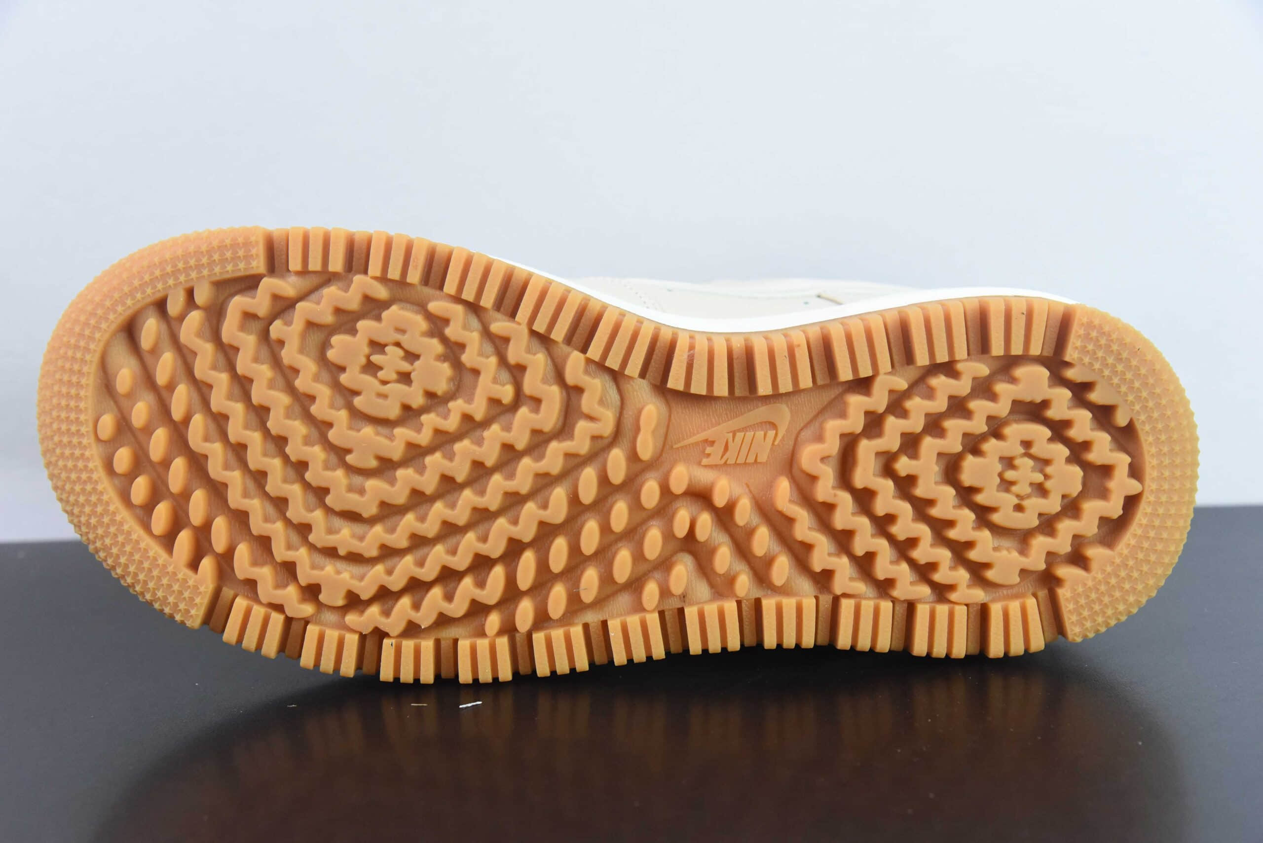 耐克Nike Air Force 1 Low Luxe 米白色空军一号低帮厚底休闲运动板鞋纯原版本 货号：DB4109-200 