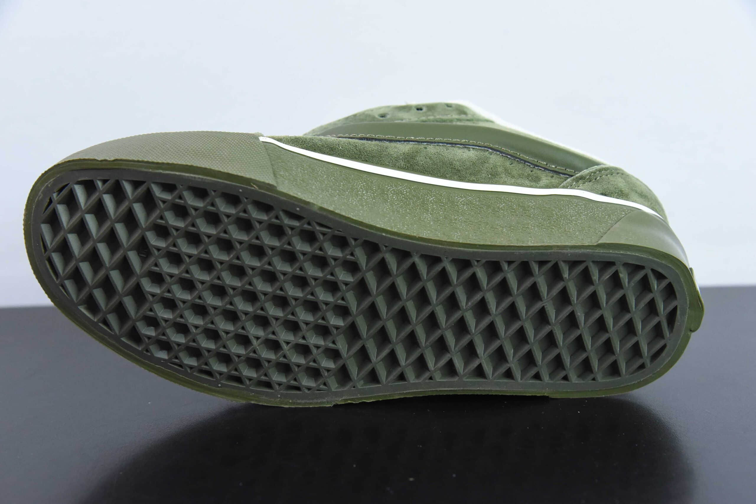 万斯Vans Classics Knu Skool 官方新款绿色厚鞋舌面包鞋纯原版本 货号:VN000CRPOLV