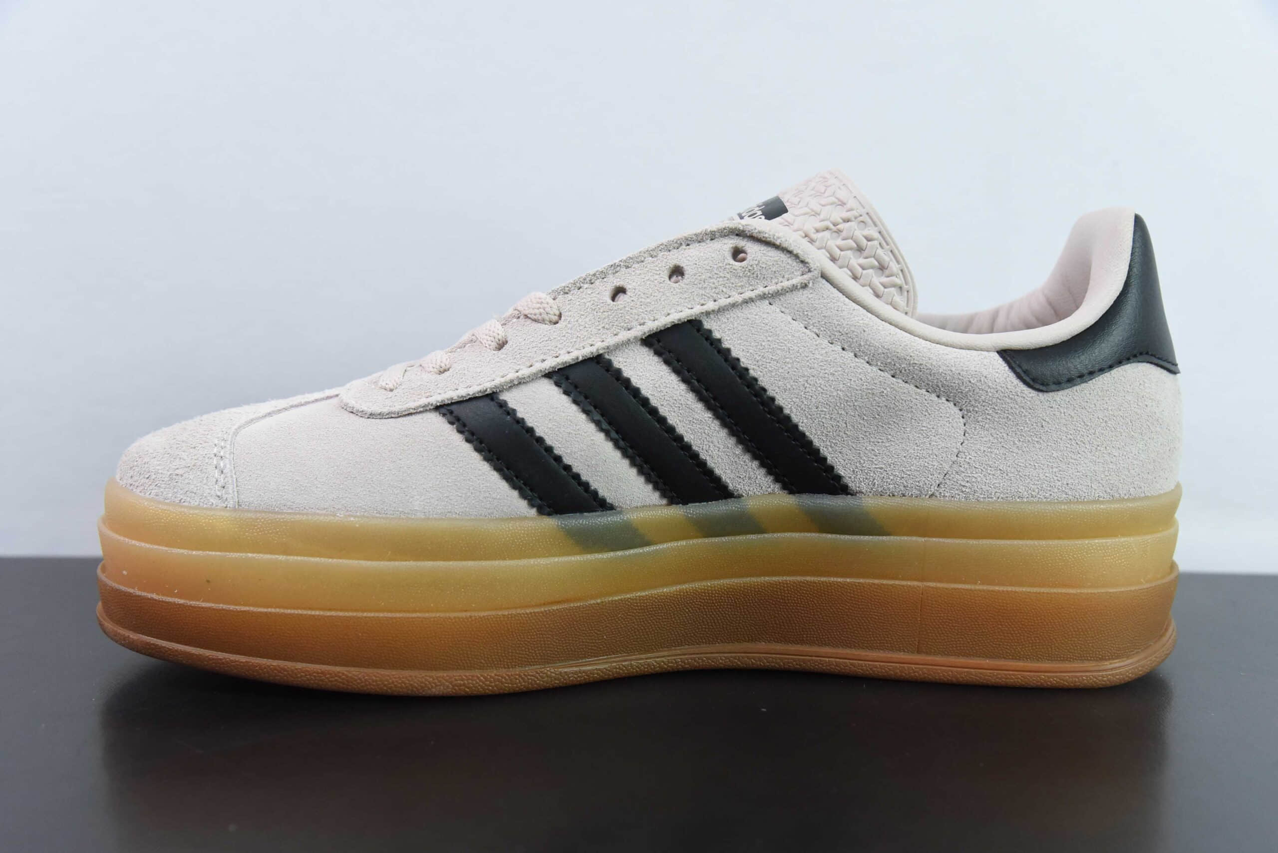 阿迪达斯Adidas Originals Gazelle Bold 羚羊松糕鞋樱花粉三层底低帮耐磨厚底增高粉色女子板鞋纯原版本 货号： IE0429