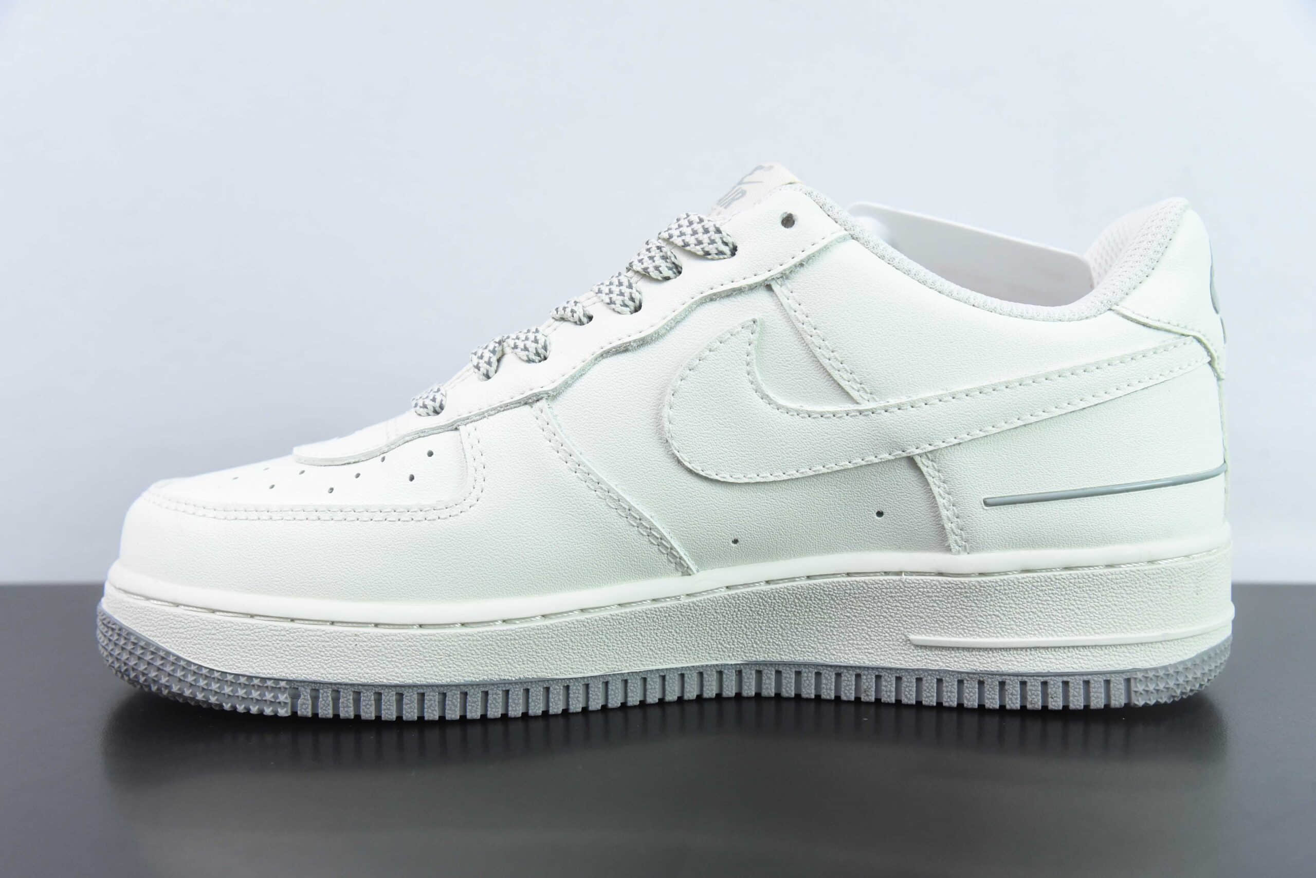 耐克Nike Air Force 1 Low ‘07 “NIKE”三勾系列米灰满天星经典空军一号低帮休闲板鞋纯原版本 货号：CJ1379-603
