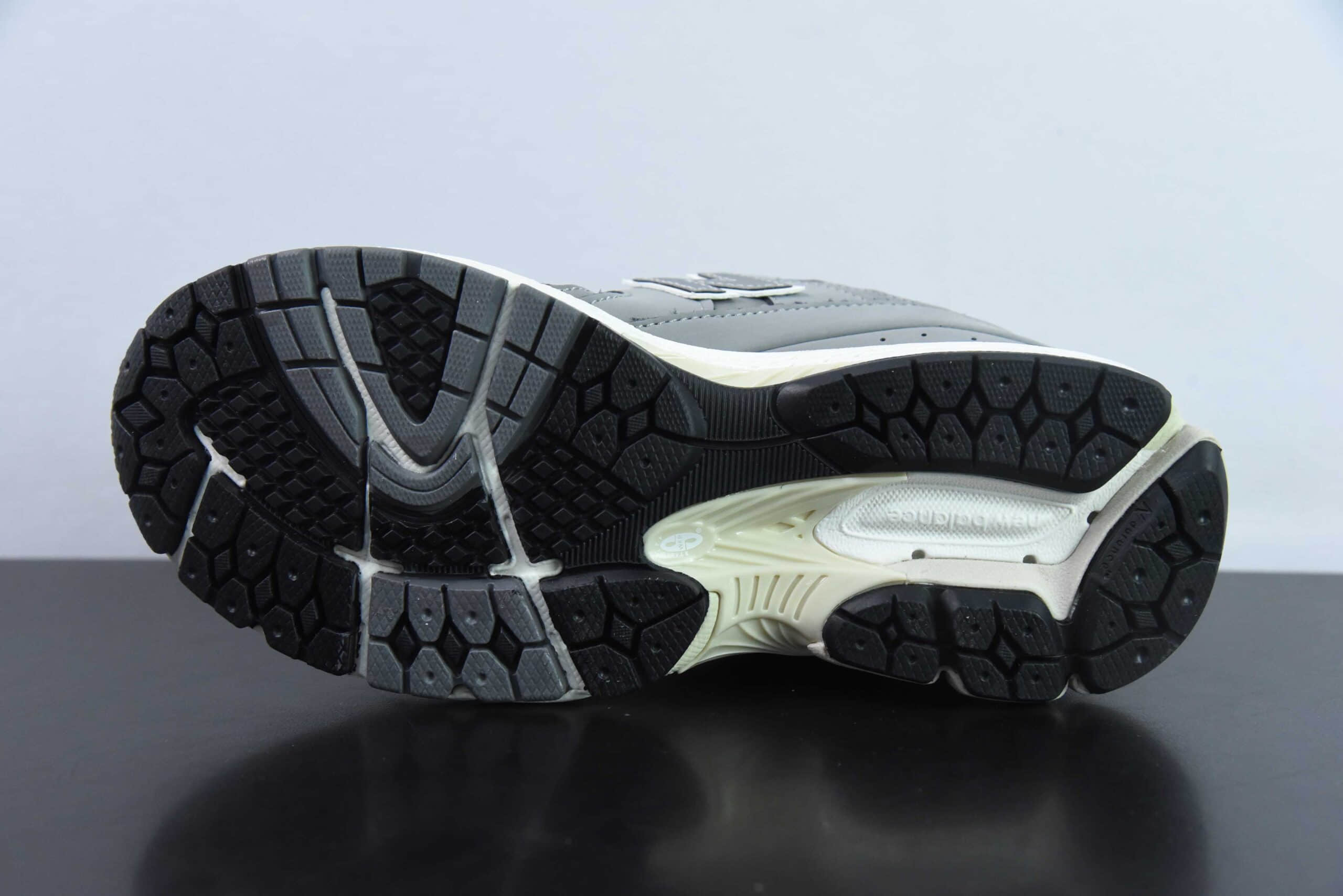 新百伦New Balance 2002RLinen withSlate Grey麂皮工装奶油白灰低帮复古休闲慢跑鞋纯原版本 货号：W2002RNM