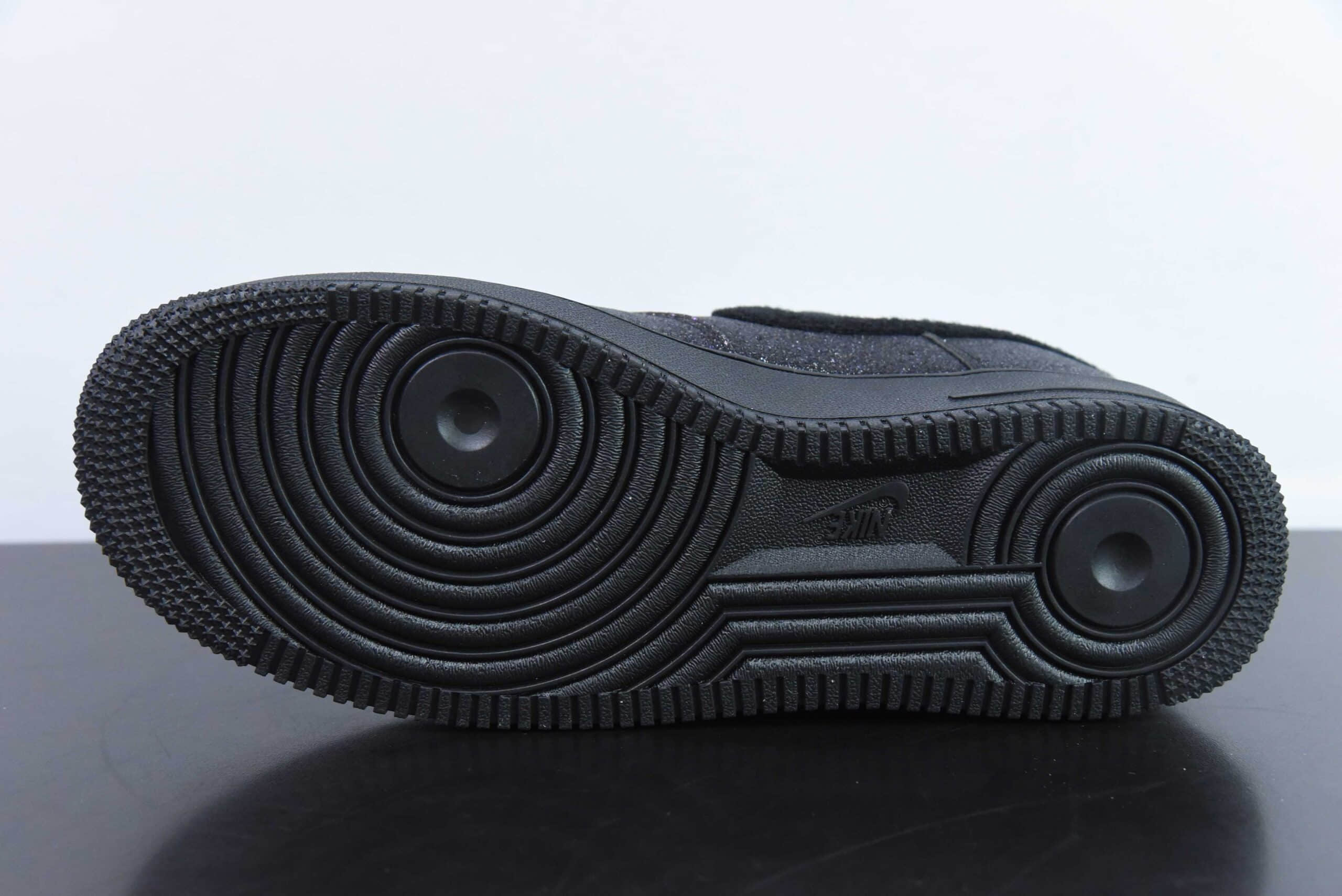 耐克Nike Air Force 1 '07 纯黑满天星空军一号低帮休闲板鞋纯原版本 货号：CW2288-001 