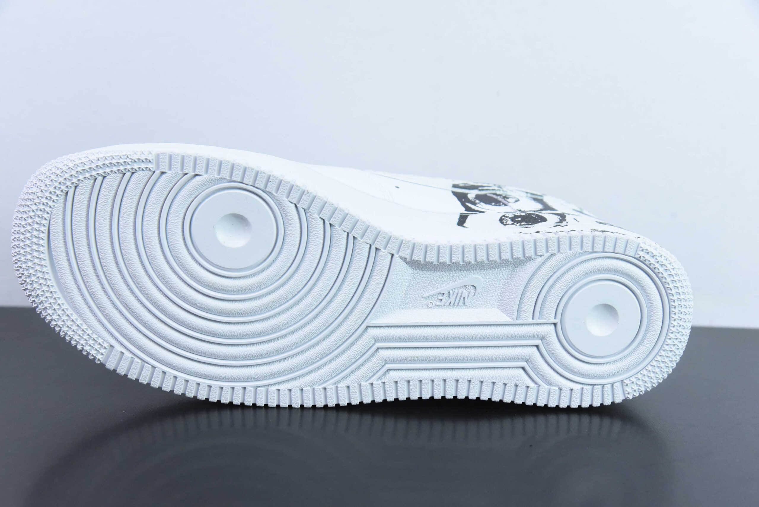 耐克Nike CDG x Supreme x NK Air Force 1 Supreme Comme des Garcons Shirt 三方联名白黑六眼空军一号低帮板鞋纯原版本 货号:923044-100