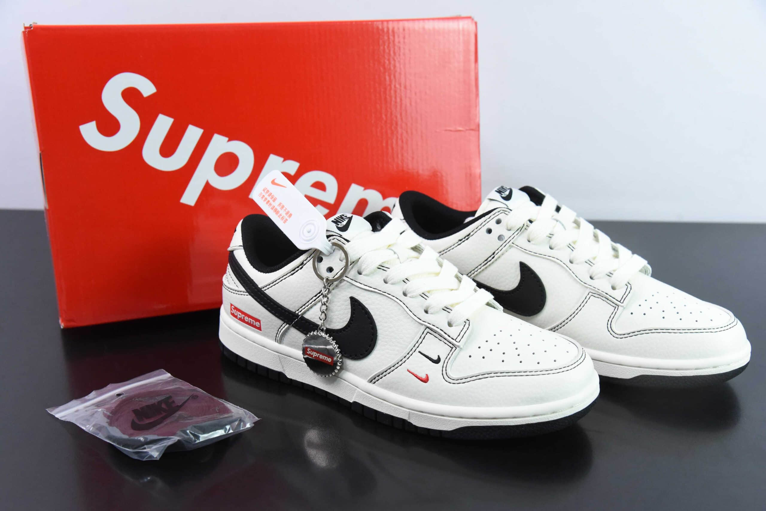 耐克Nike Supreme x Nk SB Dunk Low 米黑红线条周年高端定制低帮休闲板鞋纯原版本 货号：XX2025-316